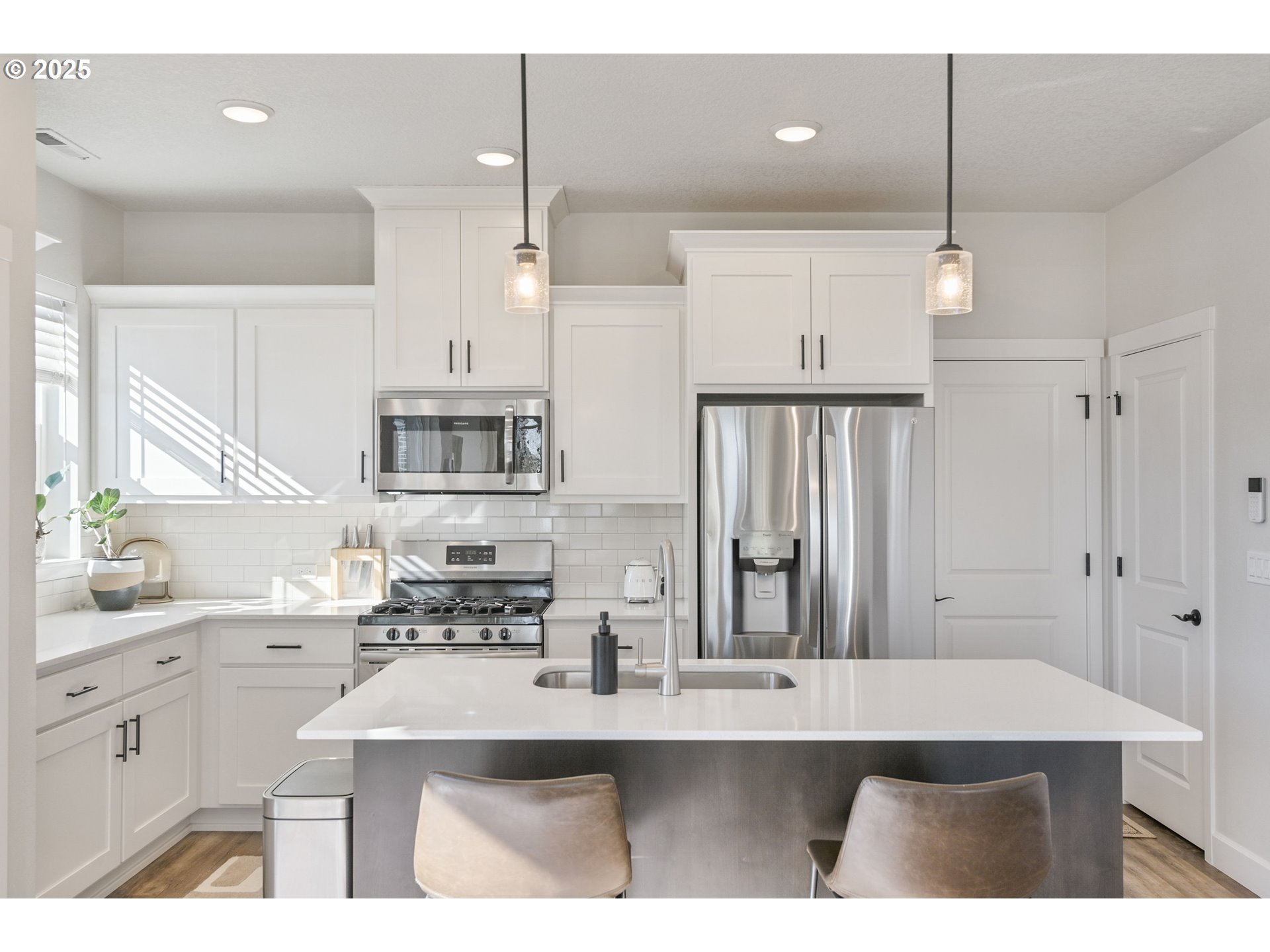 Hillsboro, Oregon, 97123, United States, 3 Bedrooms Bedrooms, ,2 BathroomsBathrooms,Residential,For Sale,1967879