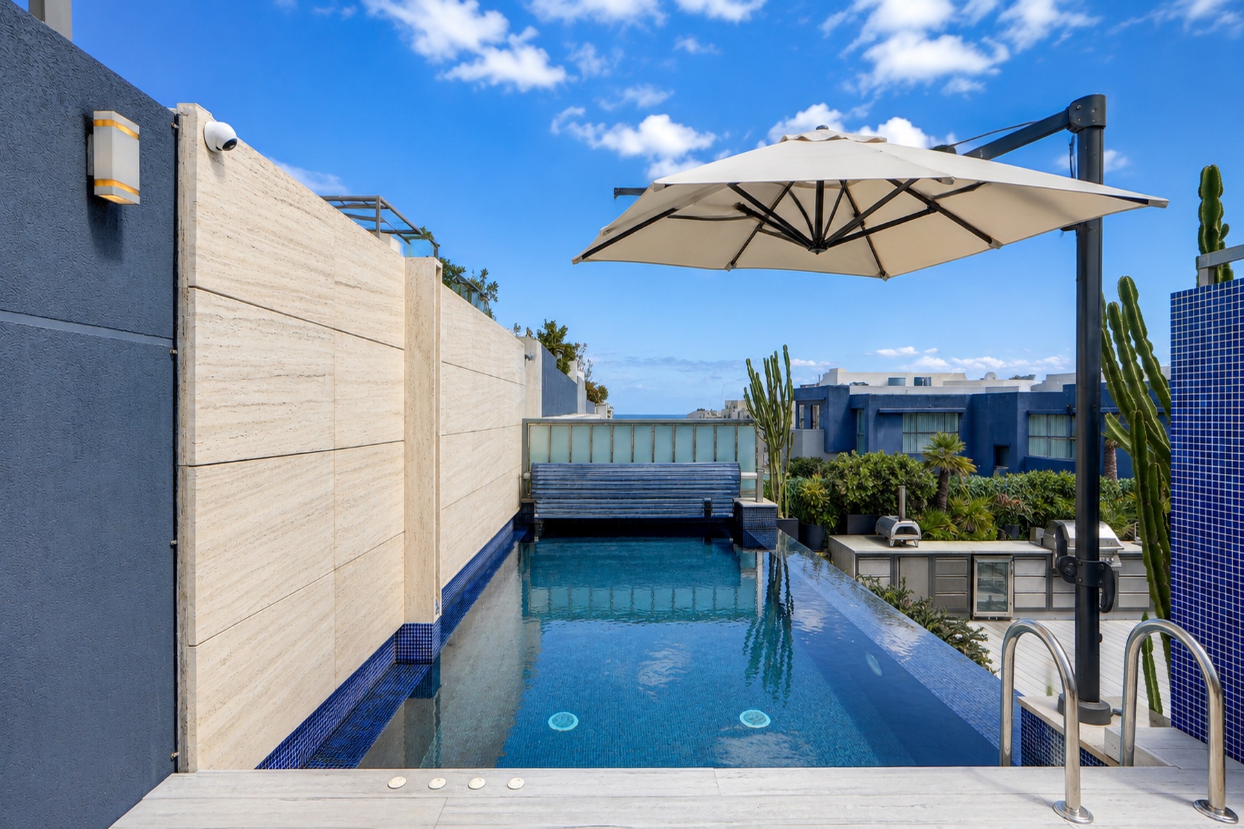  Luxurious Fully Furnished Duplex Penthouse with Pool - 物件實景