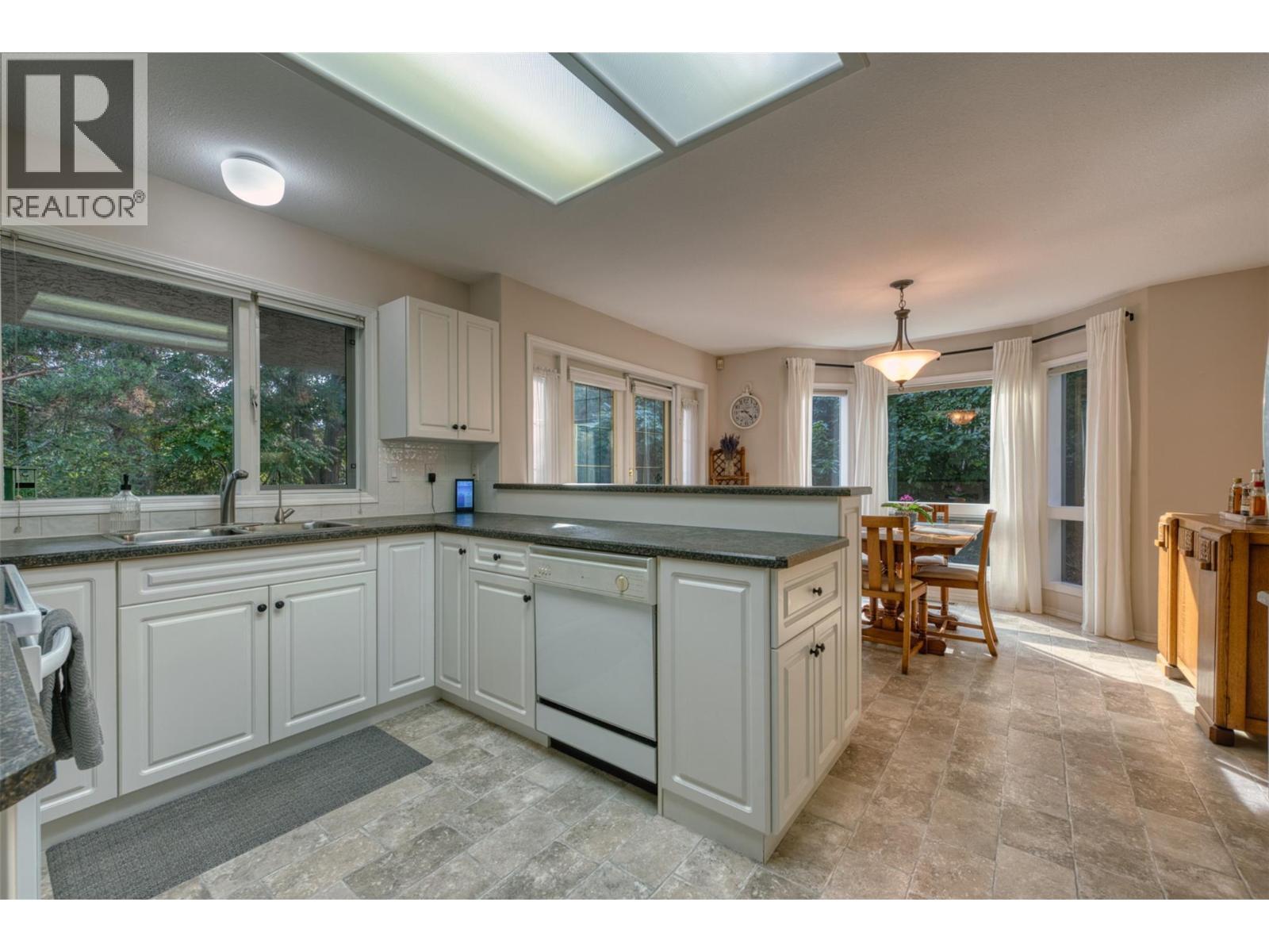 KELOWNA, British Columbia, V1V 1S6, CA, 3 Bedrooms Bedrooms, ,2 BathroomsBathrooms,Residential,For Sale,1951422