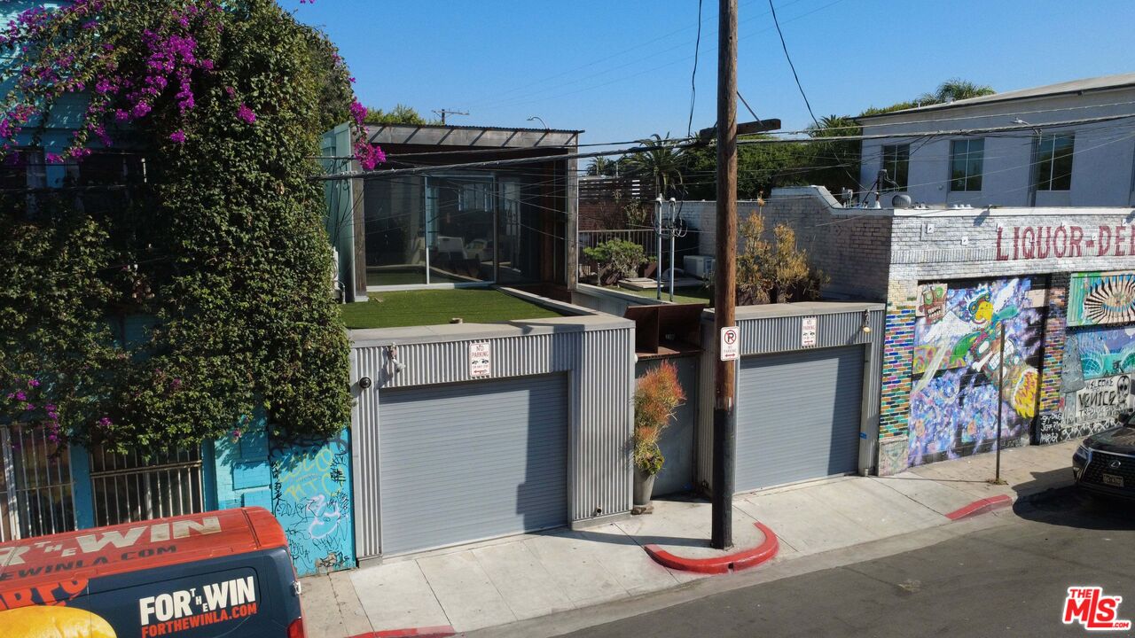 Venice, California, 90291, United States, 2 Bedrooms Bedrooms, ,2 BathroomsBathrooms,Residential,For Sale,1989635