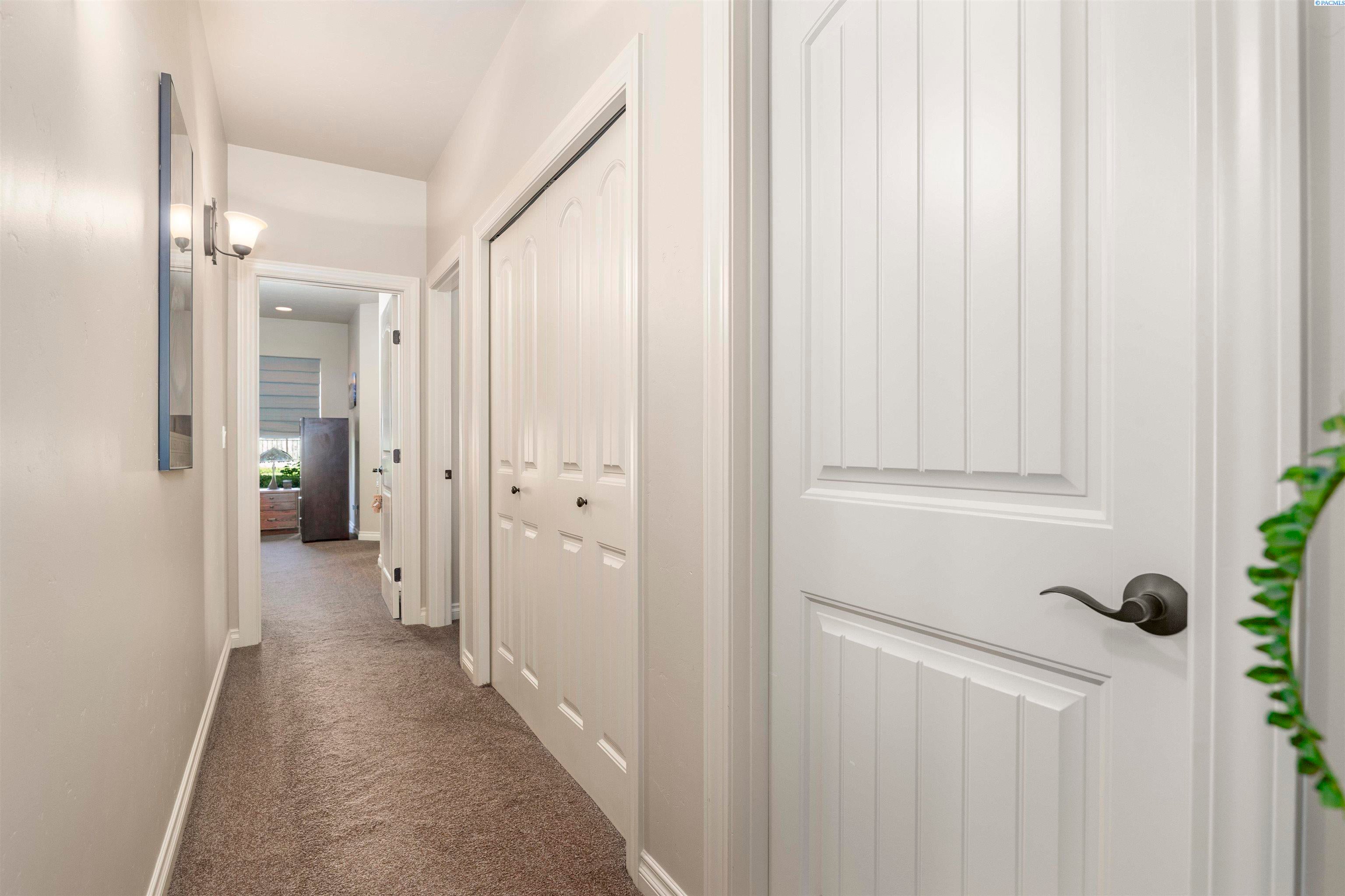 Richland, Washington, 99352, United States, 3 Bedrooms Bedrooms, ,3 BathroomsBathrooms,Residential,For Sale,1921029