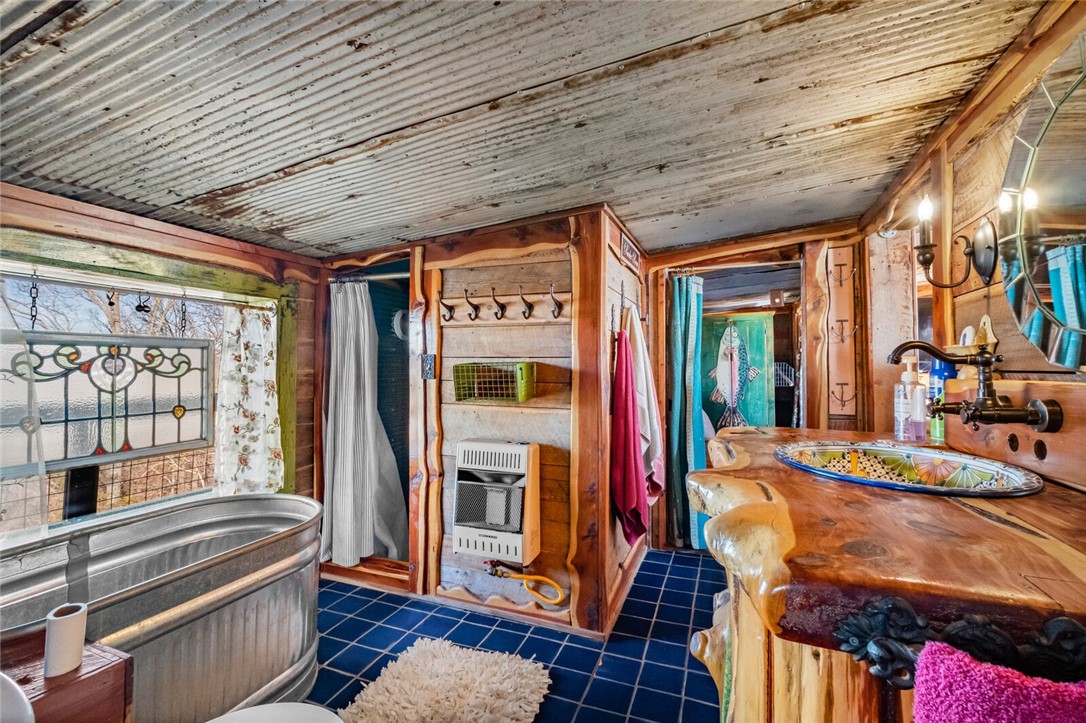 Eureka Springs, Arkansas, 72631, United States, ,Residential,For Sale,1837685