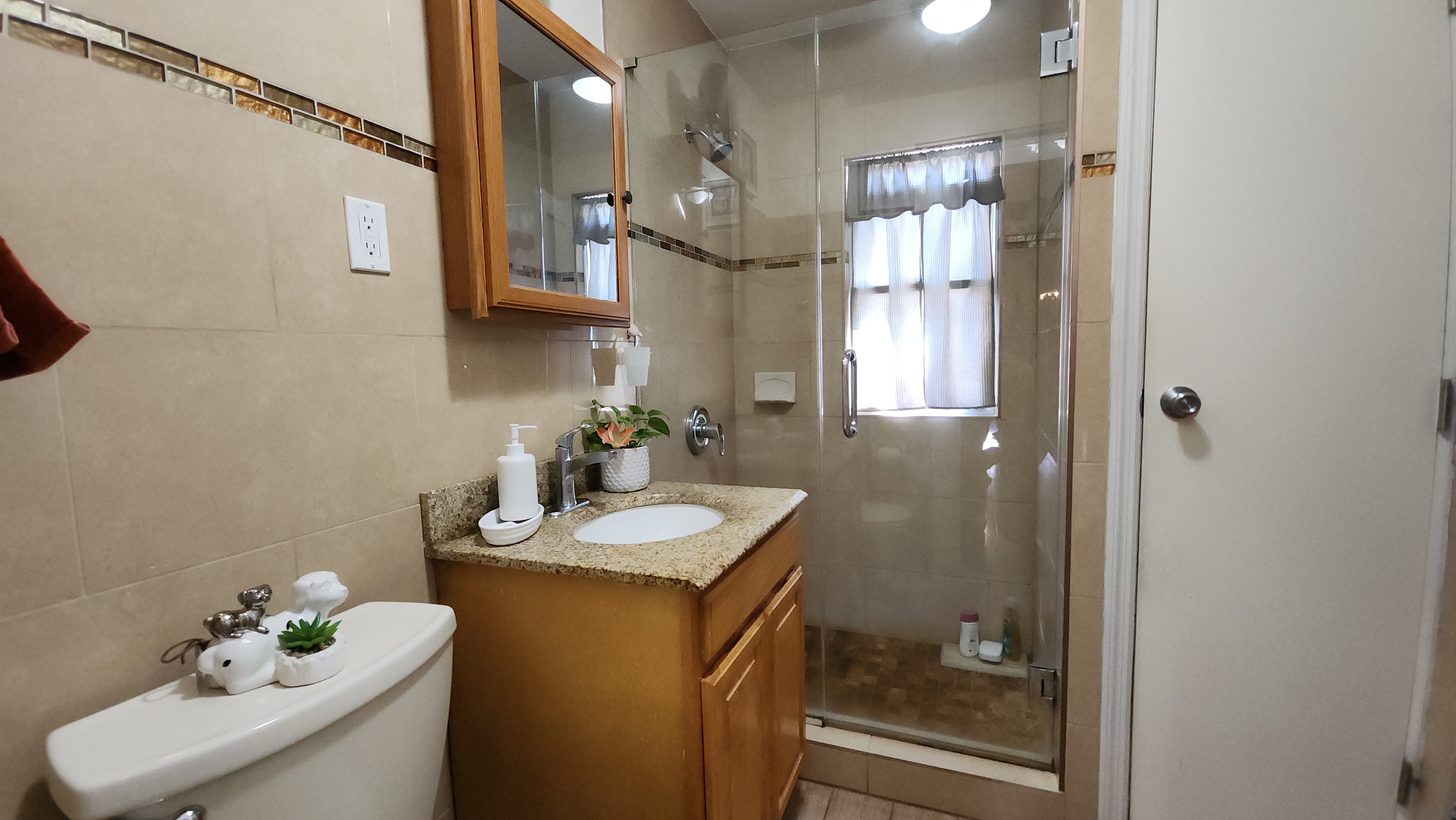 Elmhurst, New York, 11373, United States, 10 Bedrooms Bedrooms, ,3 BathroomsBathrooms,Residential,For Sale,1895054
