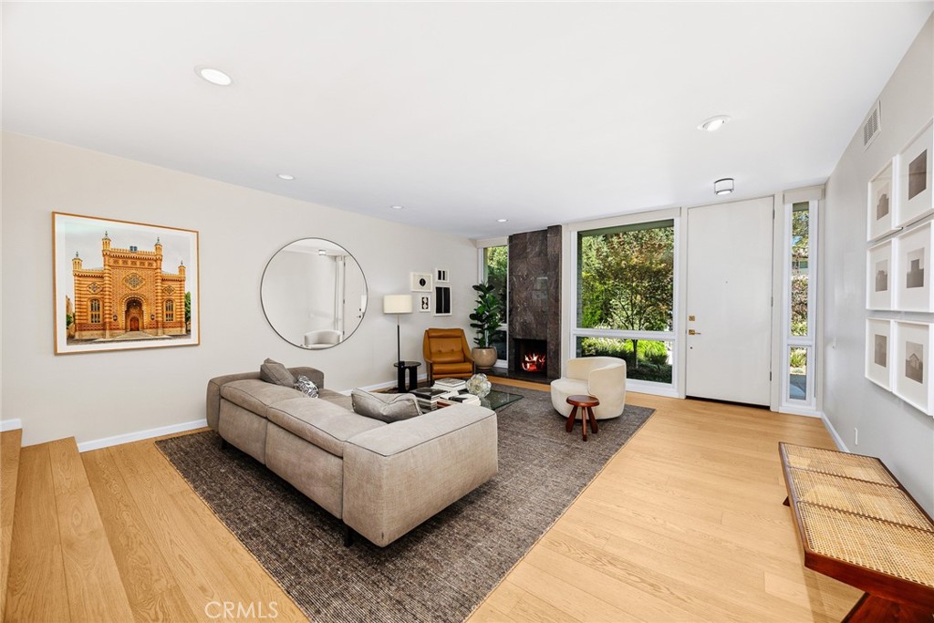 Pasadena, California, 91105, United States, 2 Bedrooms Bedrooms, ,1 BathroomBathrooms,Residential,For Sale,1941696