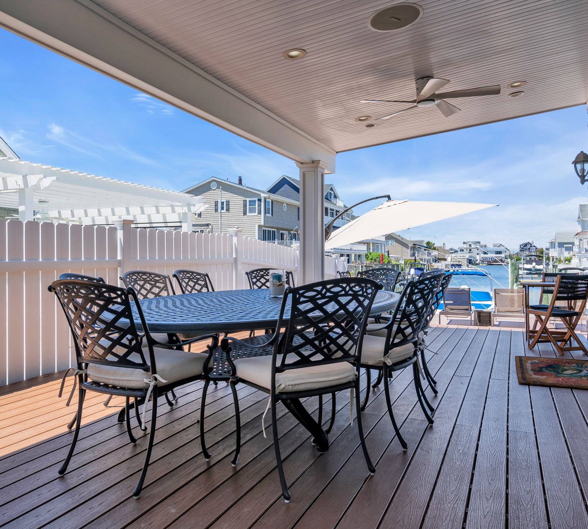  Waterfront Custom Shore Colonial in Silver Beach - 物件實景