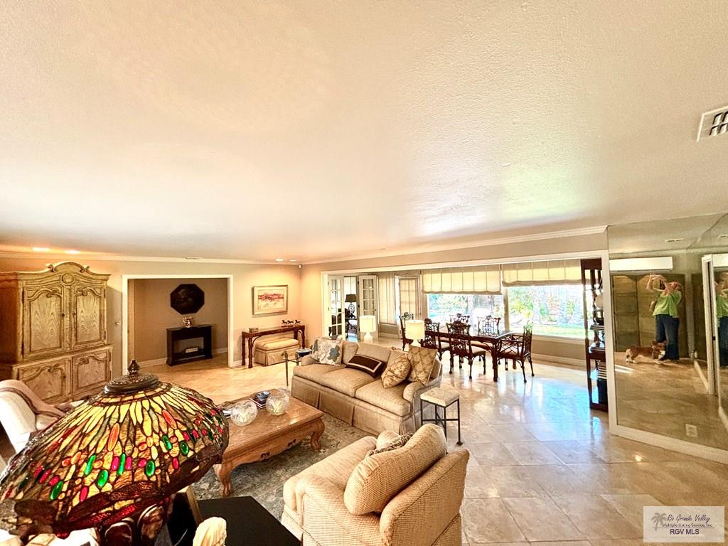 Brownsville, Texas, 78521, United States, 4 Bedrooms Bedrooms, ,4 BathroomsBathrooms,Residential,For Sale,1991275