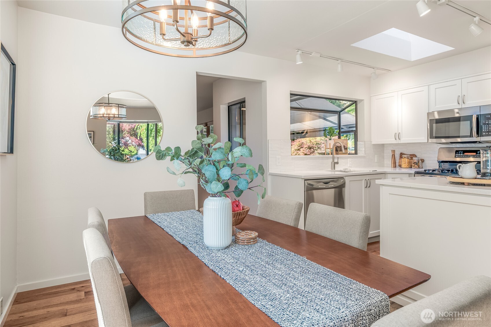 Kirkland, Washington, 98033, United States, 3 Bedrooms Bedrooms, ,2 BathroomsBathrooms,Residential,For Sale,1988237