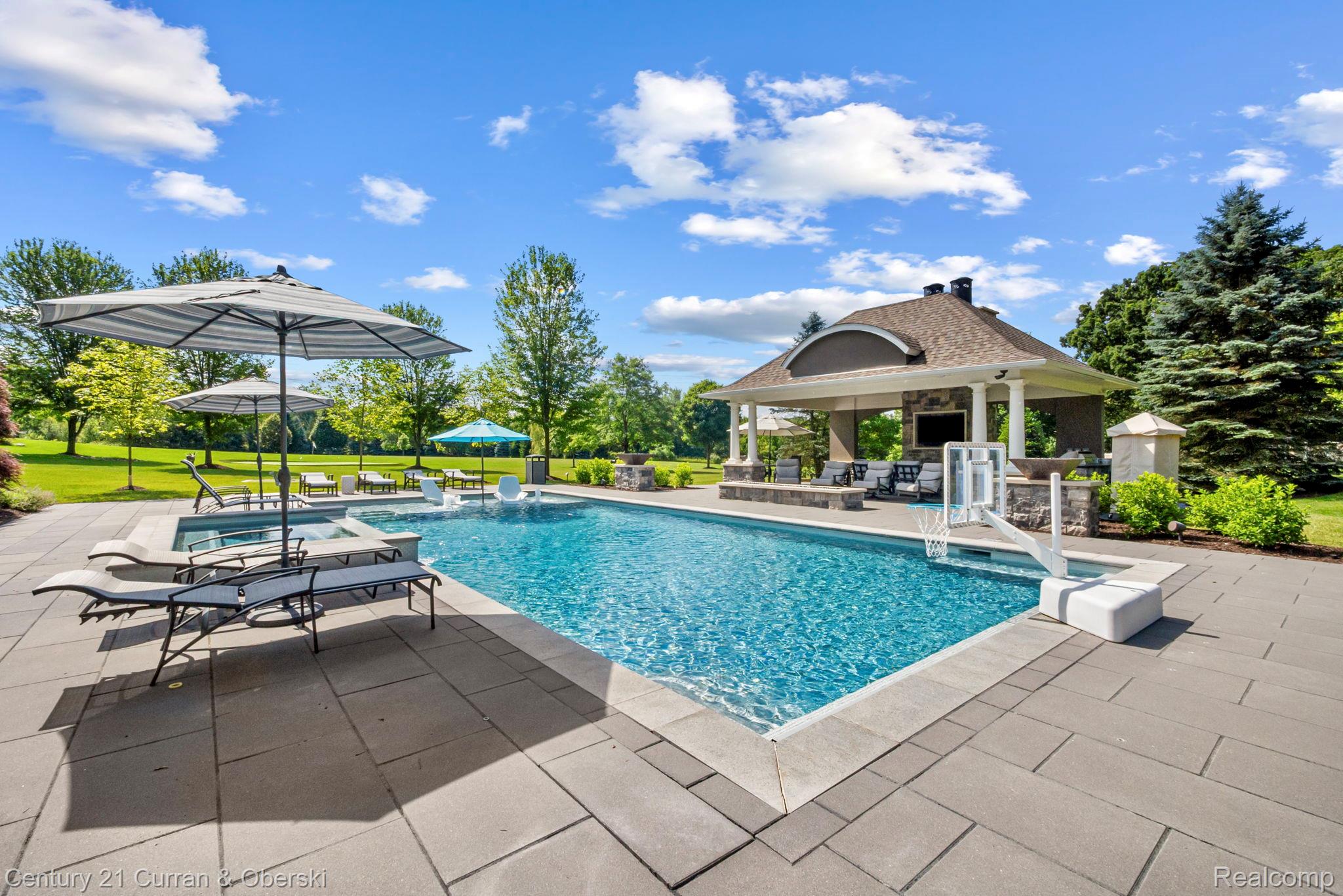 South Lyon, Michigan, 48178, United States, 6 Bedrooms Bedrooms, ,8 BathroomsBathrooms,Residential,For Sale,1914337