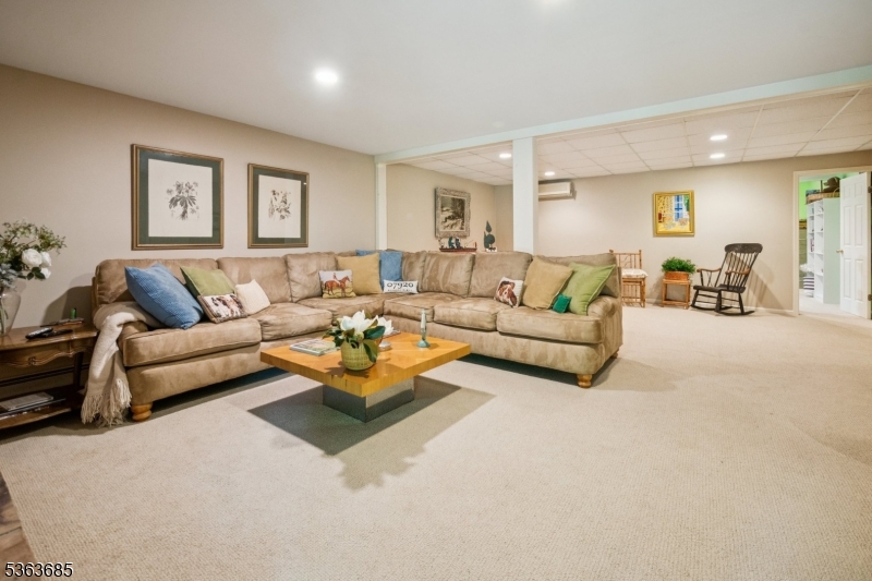 Bernards Twp., New Jersey, 07920, United States, 3 Bedrooms Bedrooms, ,4 BathroomsBathrooms,Residential,For Sale,1875142