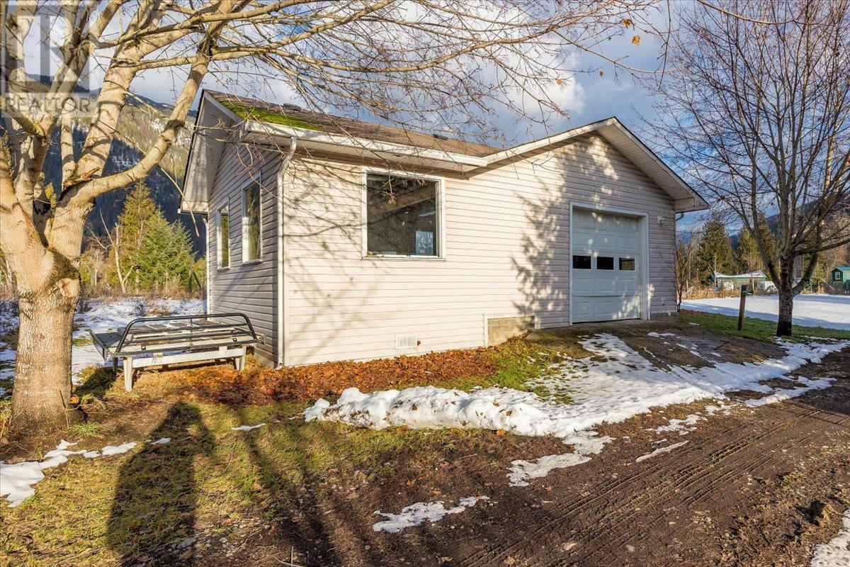 SICAMOUS, British Columbia, V0E 2V4, CA, 2 Bedrooms Bedrooms, ,2 BathroomsBathrooms,Residential,For Sale,1836920