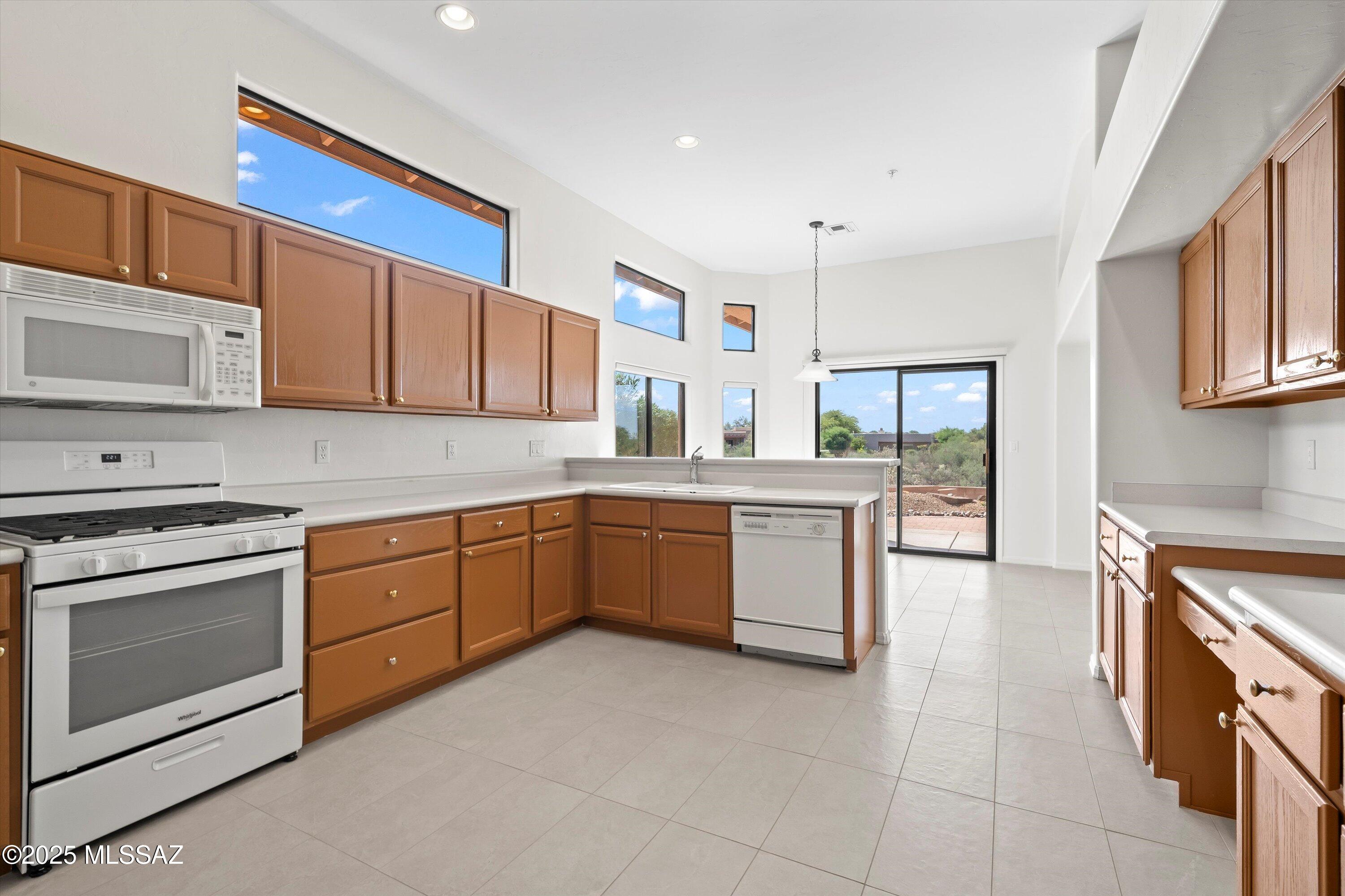 Green Valley, Arizona, 85614, United States, 2 Bedrooms Bedrooms, ,3 BathroomsBathrooms,Residential,For Sale,1971265