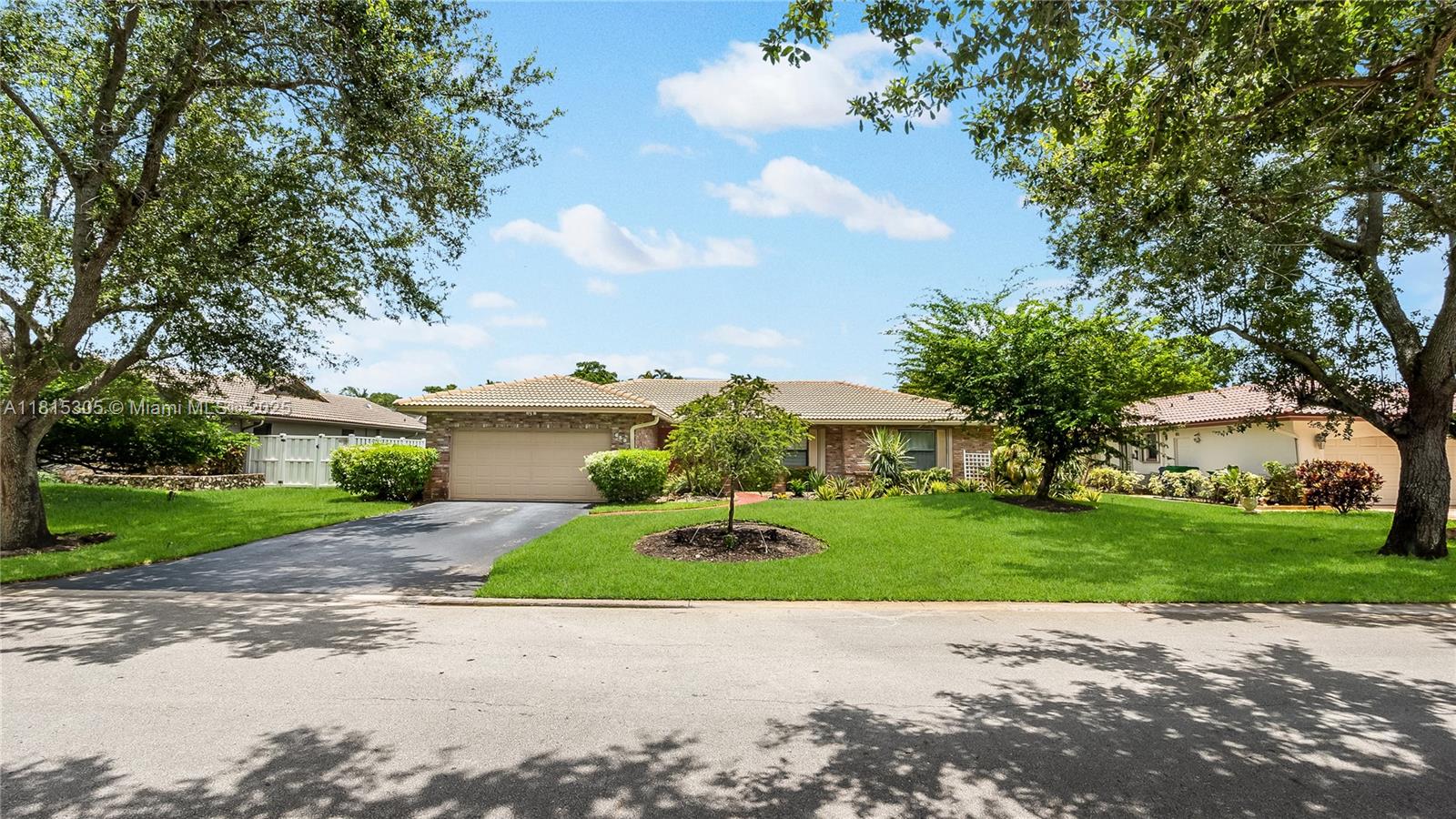 Coral Springs, Florida, 33071, United States, 3 Bedrooms Bedrooms, ,2 BathroomsBathrooms,Residential,For Sale,1857646