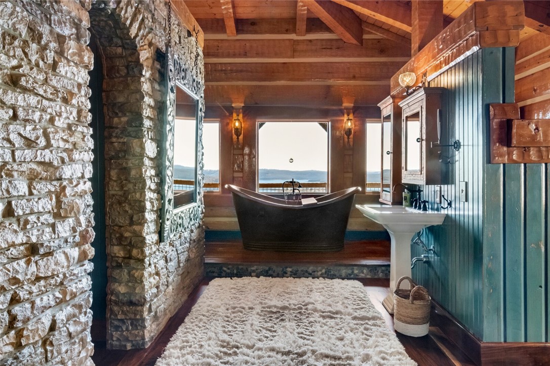 Eureka Springs, Arkansas, 72631, United States, ,Residential,For Sale,1837685