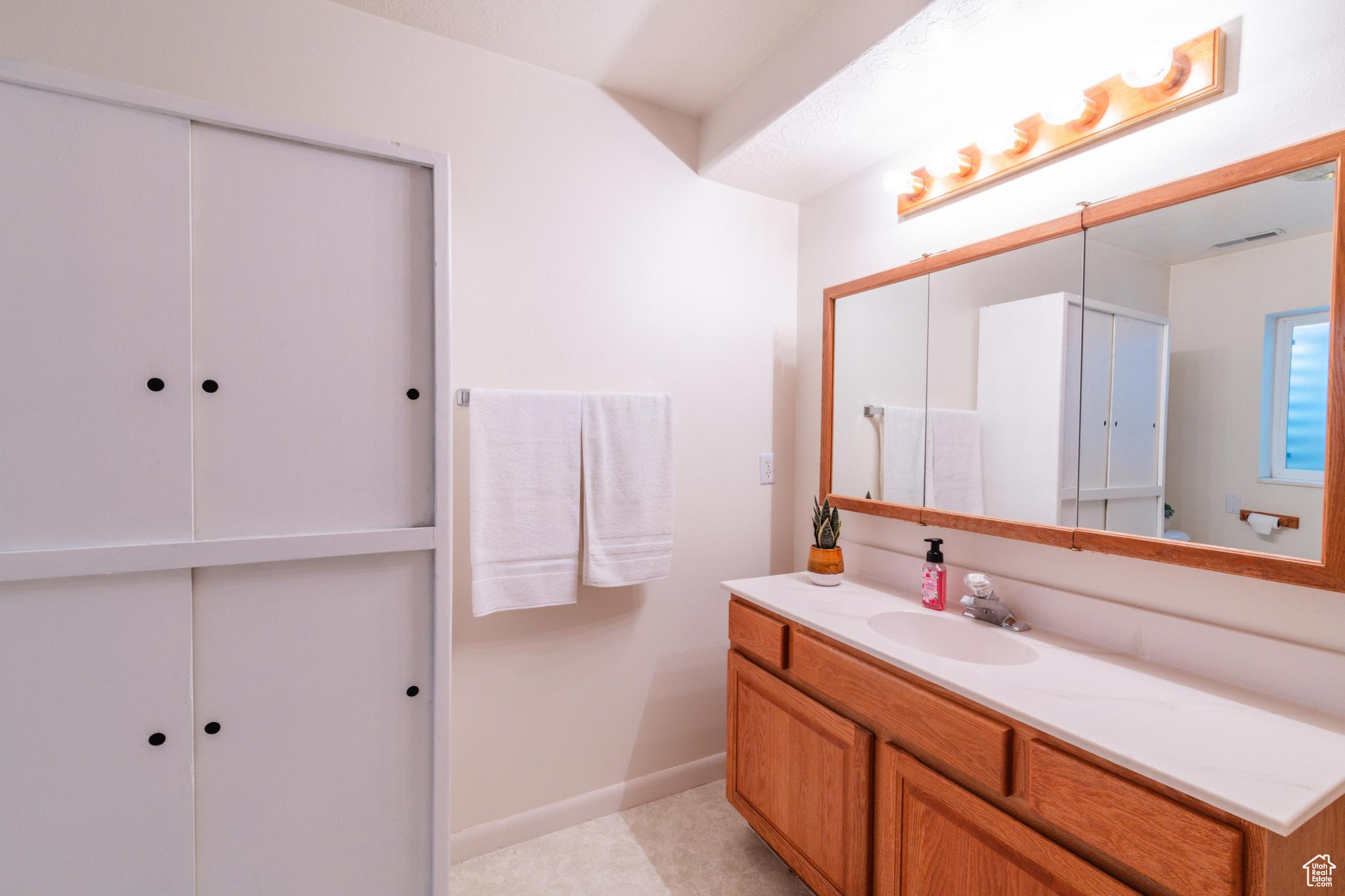 Orem, Utah, 84057, United States, 5 Bedrooms Bedrooms, ,2 BathroomsBathrooms,Residential,For Sale,1960499