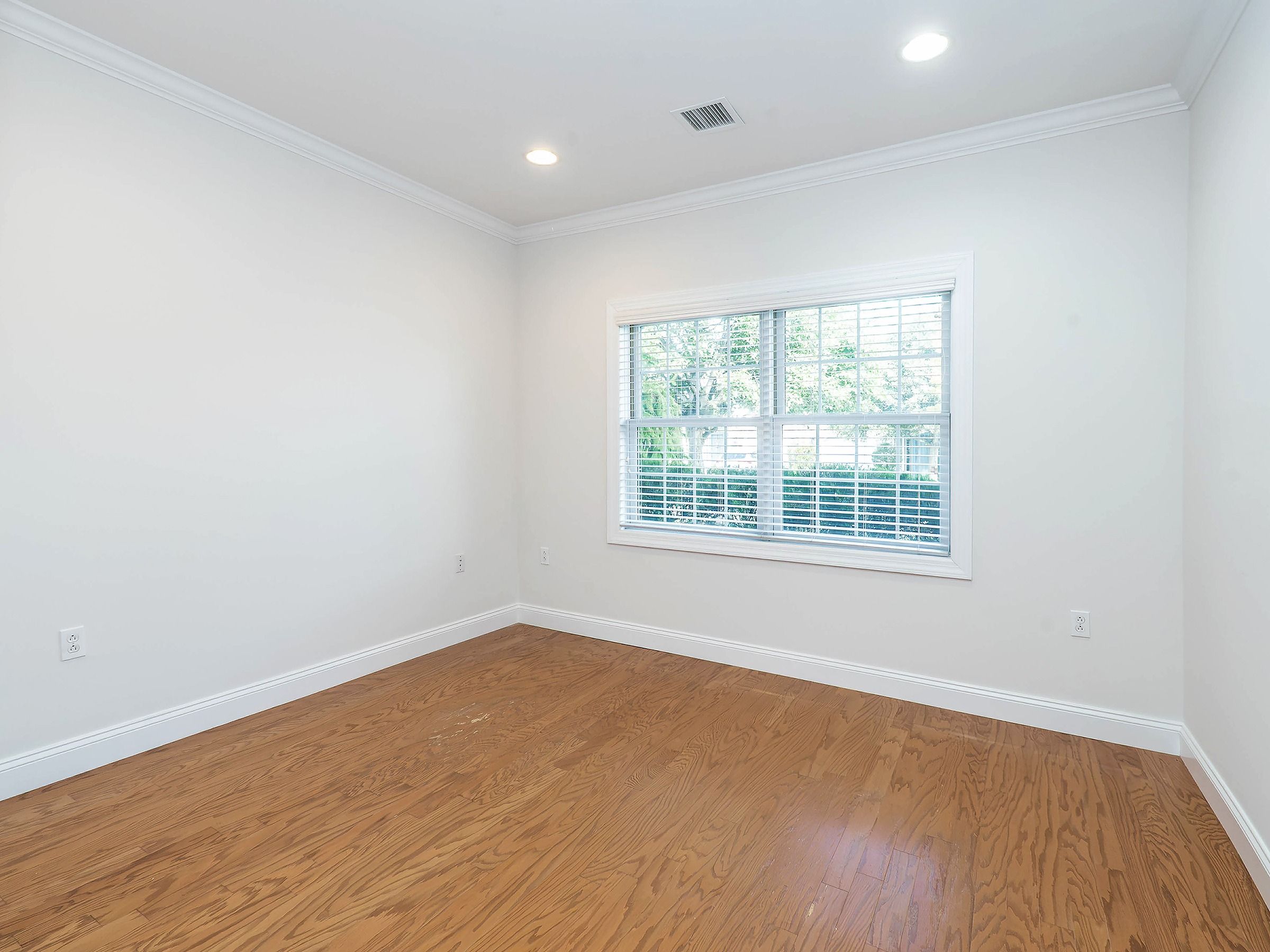 194 Pond View Drive, Port Washington, NY, 11050 - 物件實景