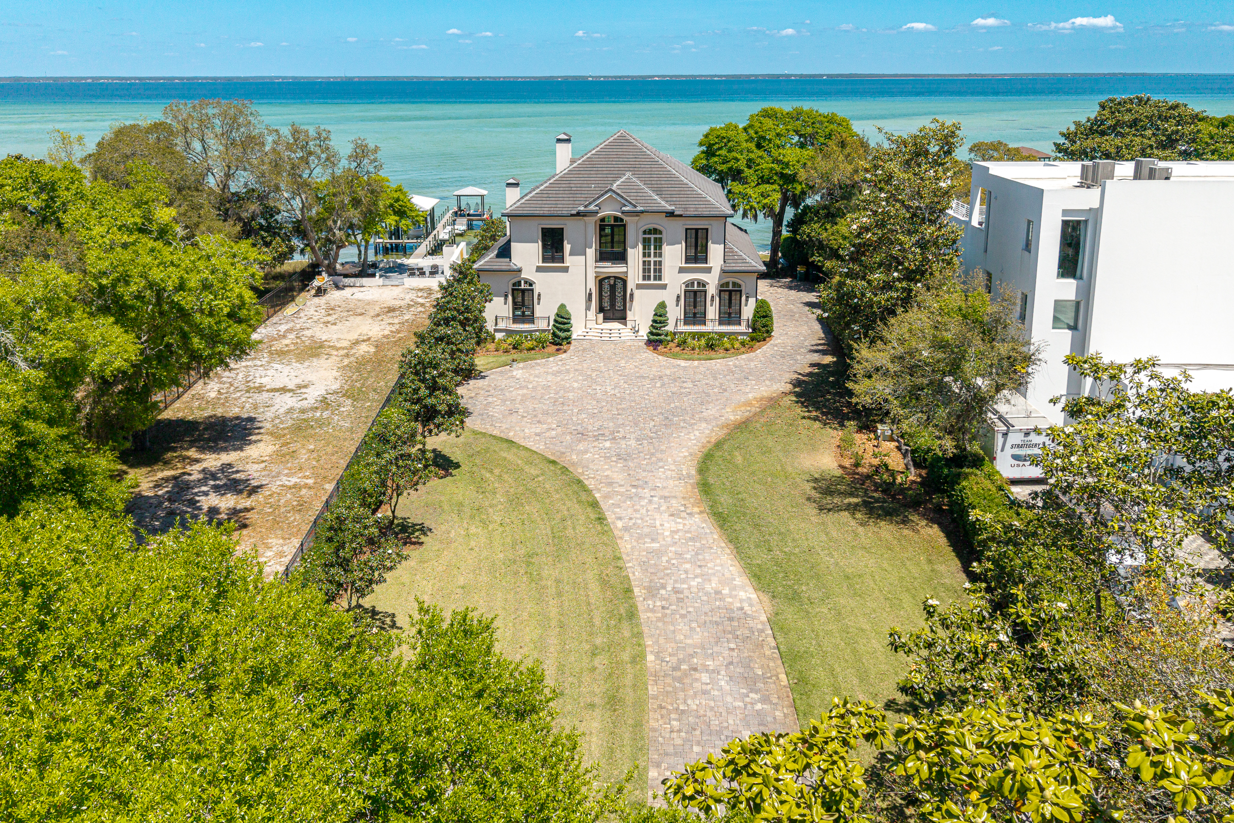  Private Bayfront Estate With Deepwater Dock And Resort-Style Outdoor Living - 物件實景