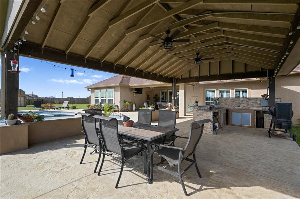 Corpus Christi, Texas, 78413, United States, 4 Bedrooms Bedrooms, ,4 BathroomsBathrooms,Residential,For Sale,1847051