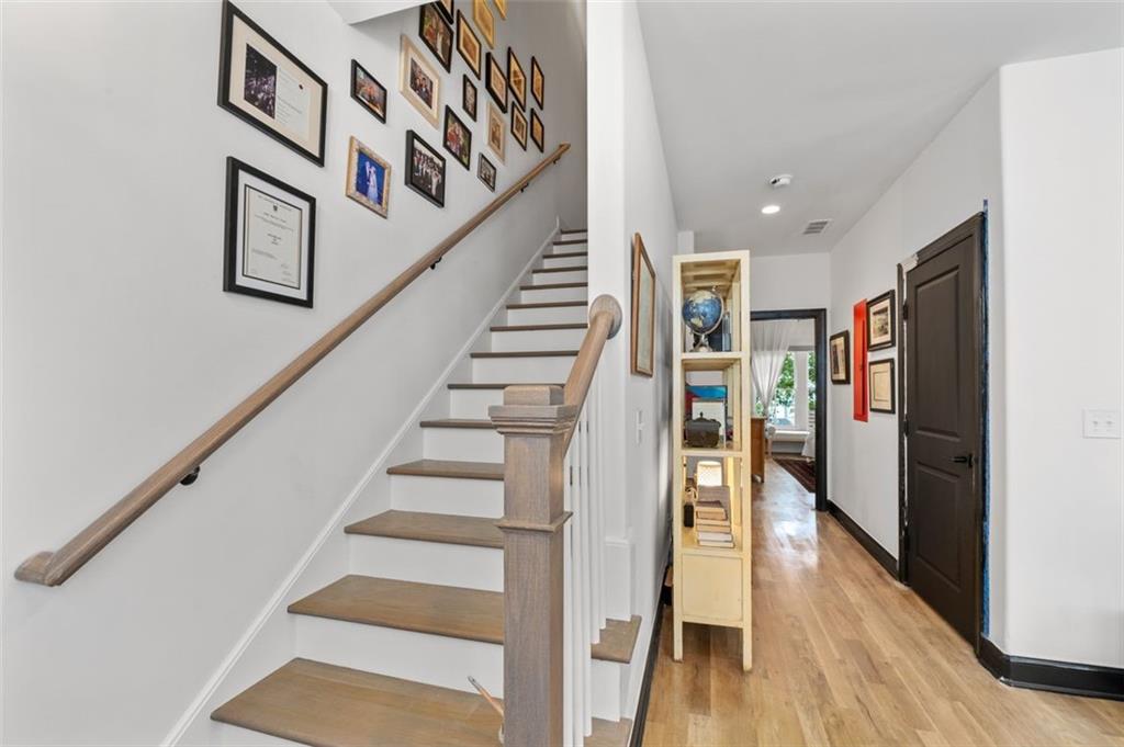 Atlanta, Georgia, 30324, United States, 3 Bedrooms Bedrooms, ,3 BathroomsBathrooms,Residential,For Sale,1948328