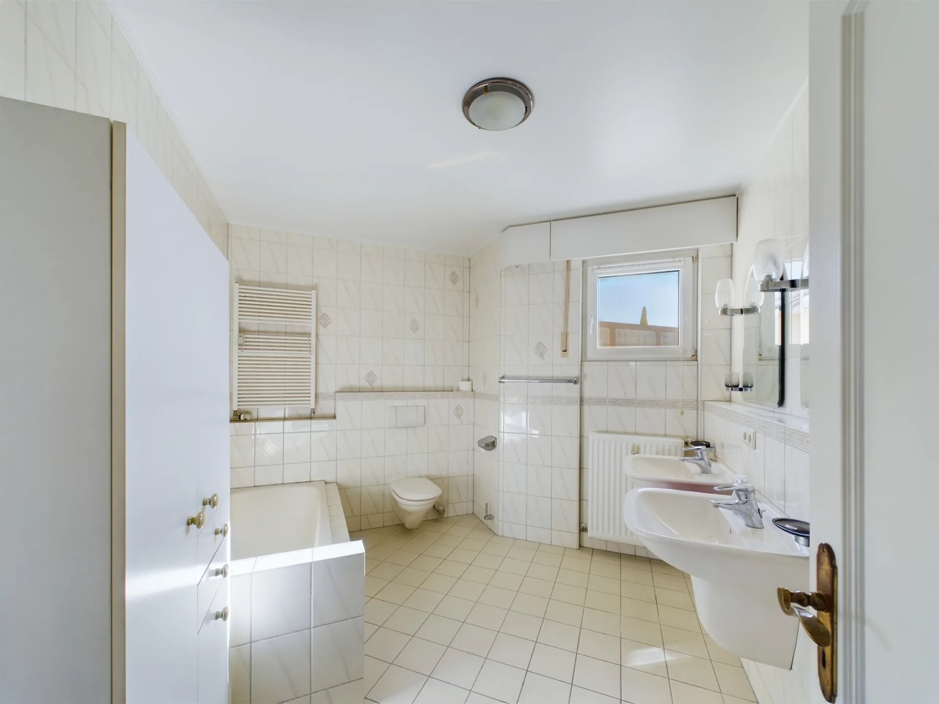 Luxembourg, Canton de Luxembourg, LU, 2 Bedrooms Bedrooms, ,1 BathroomBathrooms,Residential,For Sale,1999100