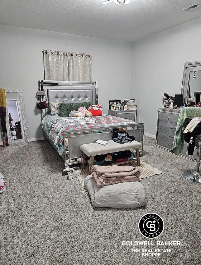 Garden City, Kansas, 67846, United States, 6 Bedrooms Bedrooms, ,3 BathroomsBathrooms,Residential,For Sale,1737851