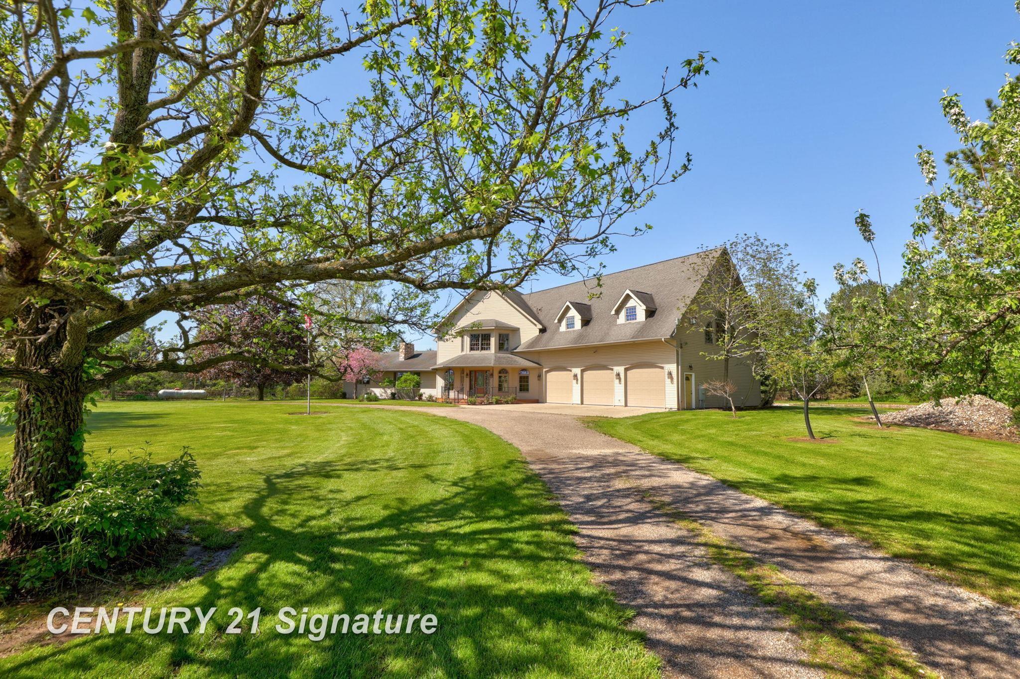 Hemlock, Michigan, 48626, United States, 6 Bedrooms Bedrooms, ,5 BathroomsBathrooms,Residential,For Sale,1984080