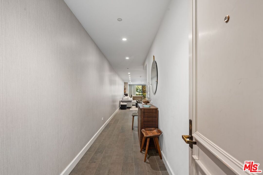 Santa Monica, California, 90402, United States, 2 Bedrooms Bedrooms, ,2 BathroomsBathrooms,Residential,For Sale,1901318