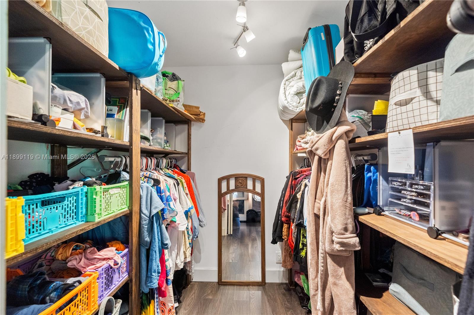 Hollywood, Florida, 33020, United States, 3 Bedrooms Bedrooms, ,2 BathroomsBathrooms,Residential,For Sale,1967684