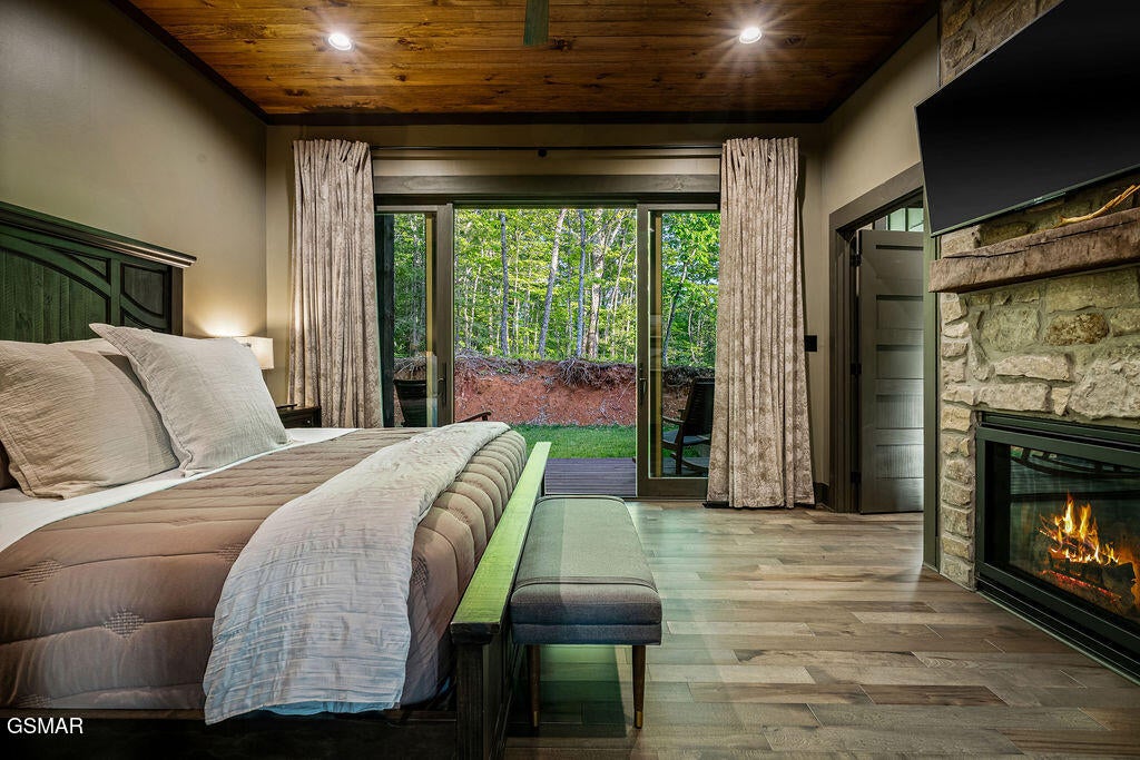Gatlinburg, Tennessee, 37738, United States, 3 Bedrooms Bedrooms, ,5 BathroomsBathrooms,Residential,For Sale,2034960