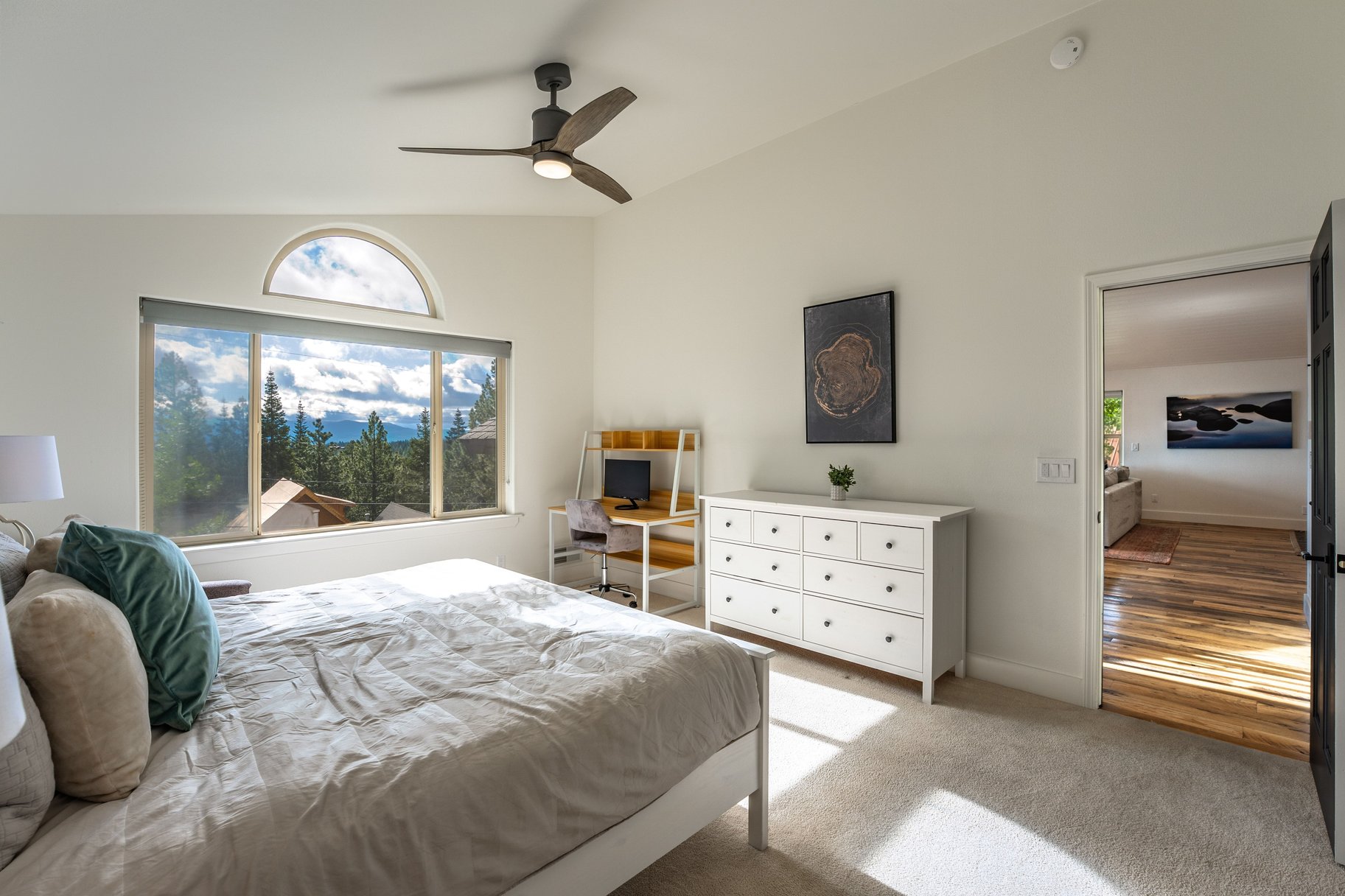  Modern Tahoe Donner Retreat with Panoramic Mountain Views & Elevated Living - 物件實景