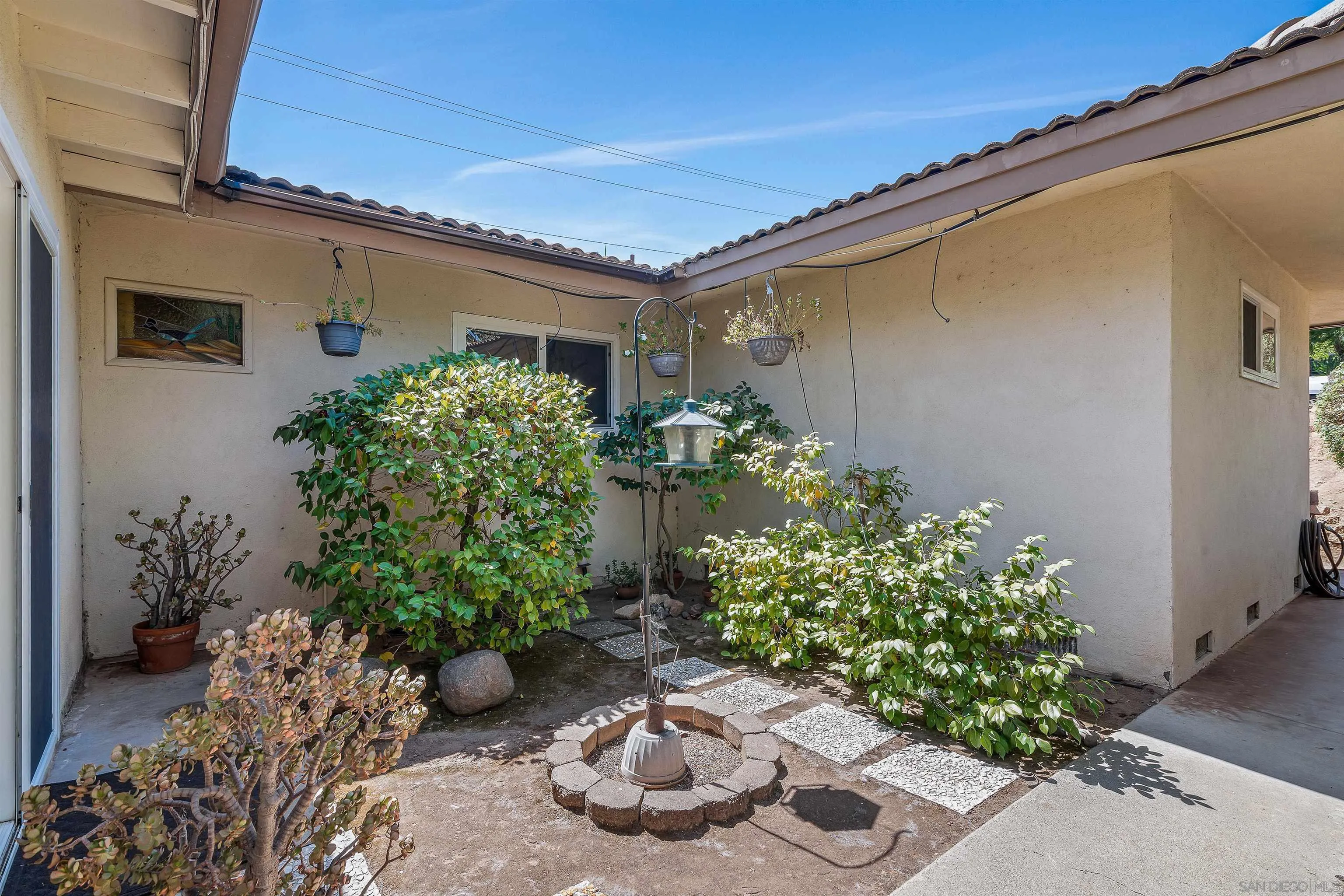 Escondido, California, 92025, United States, 3 Bedrooms Bedrooms, ,2 BathroomsBathrooms,Residential,For Sale,1940921