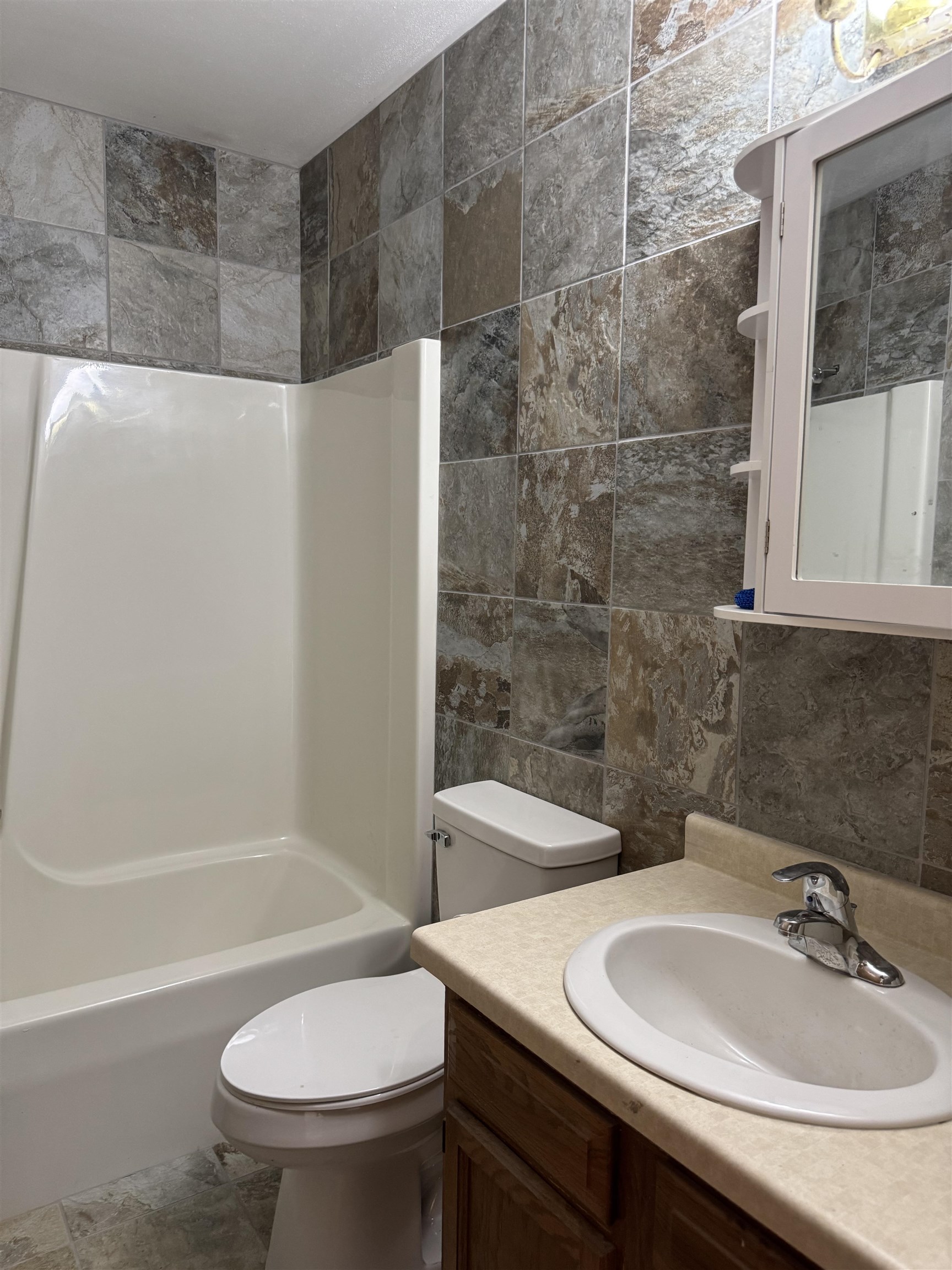 Janesville, Wisconsin, 53546, United States, 6 Bedrooms Bedrooms, ,5 BathroomsBathrooms,Residential,For Sale,1900550
