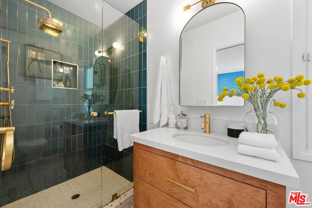 Los Angeles, California, 90064, United States, 3 Bedrooms Bedrooms, ,4 BathroomsBathrooms,Residential,For Sale,1940581