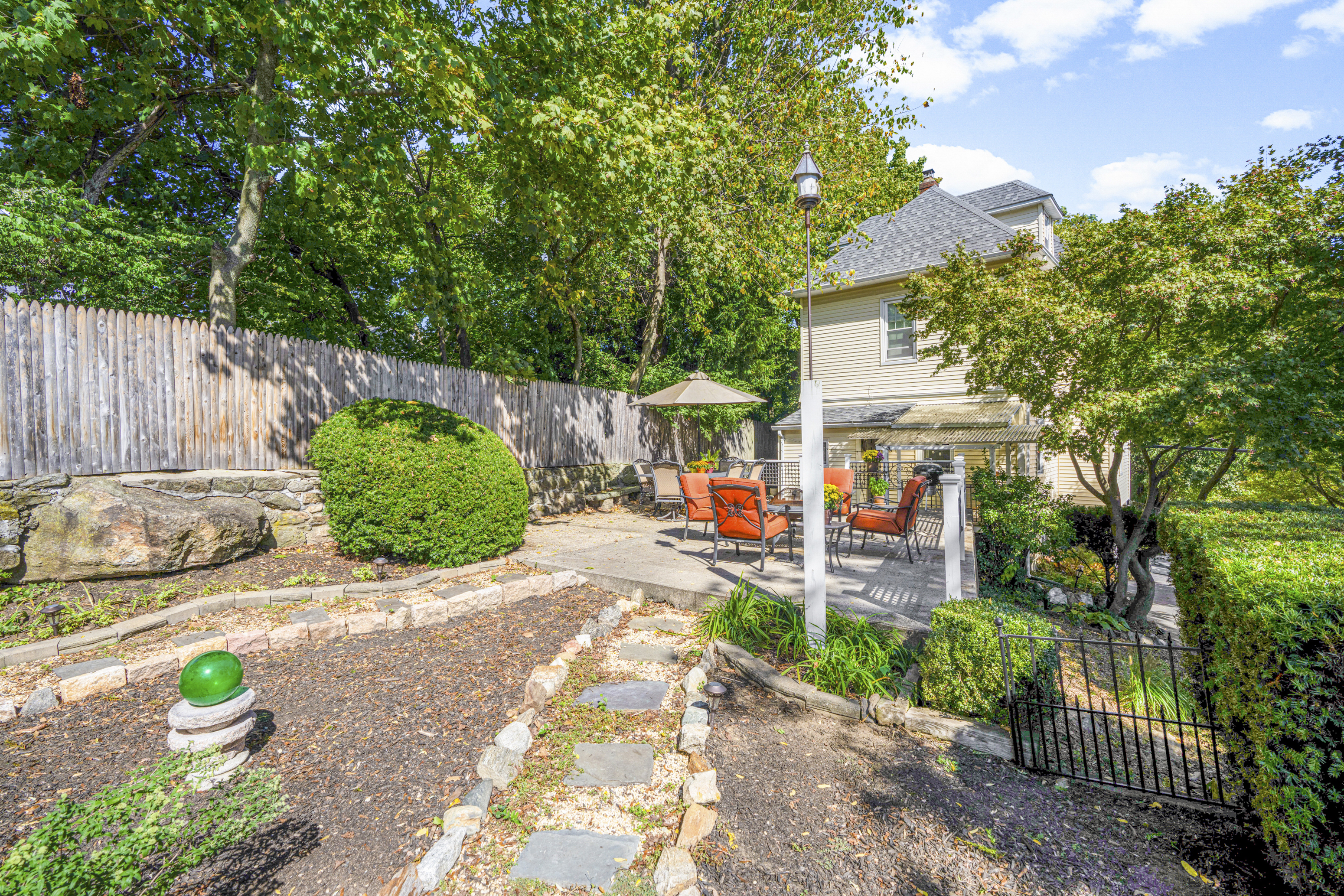  Lovely Larchmont Colonial - 物件實景