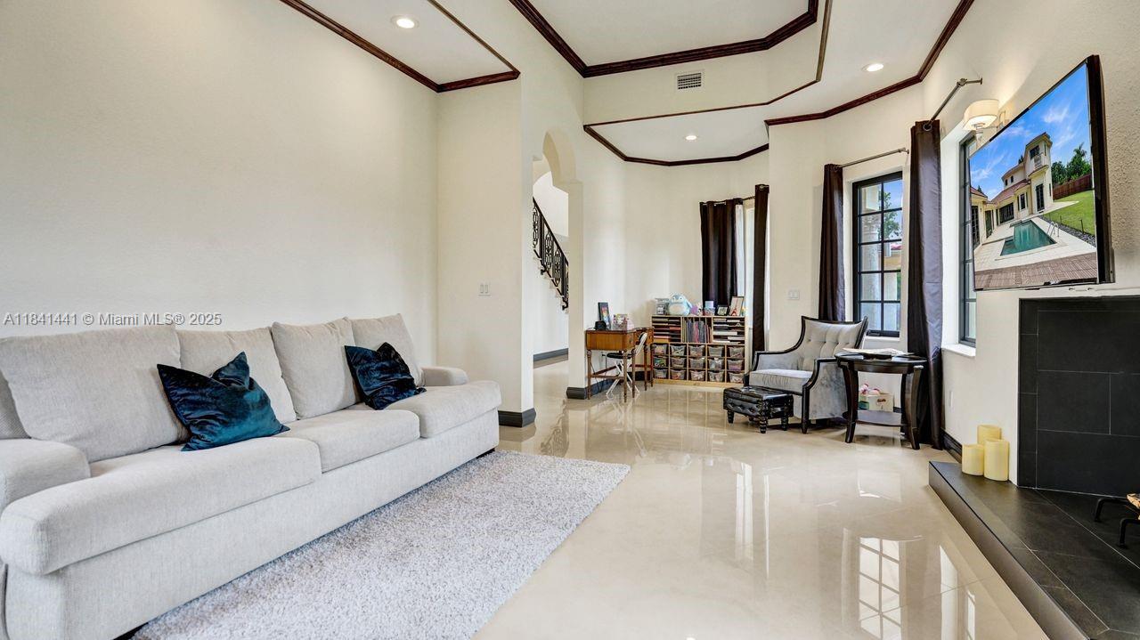 Davie, Florida, 33330, United States, 5 Bedrooms Bedrooms, ,5 BathroomsBathrooms,Residential,For Sale,1896833
