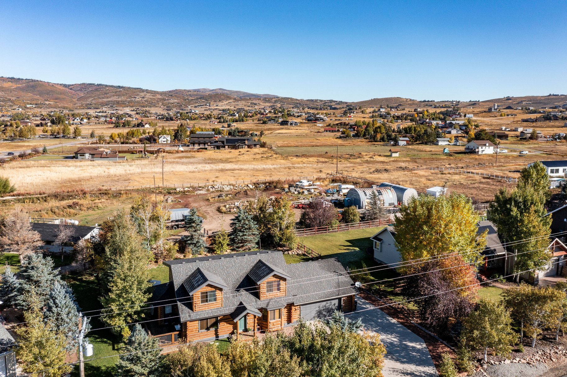  Easy Mountain Living, Made for Real Life: Log Warmth, Mountain Views, Flat Lot - 物件實景