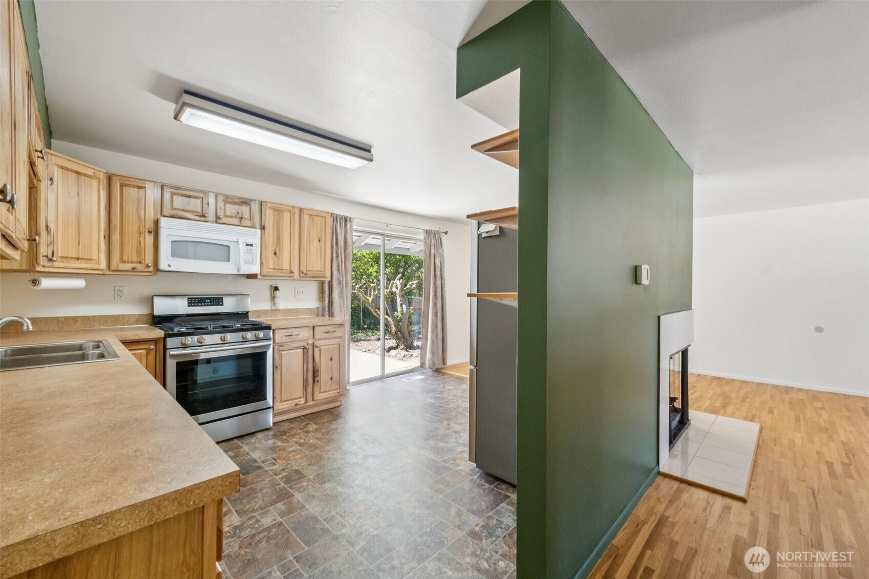 Lynnwood, Washington, 98037, United States, 4 Bedrooms Bedrooms, ,2 BathroomsBathrooms,Residential,For Sale,1904823