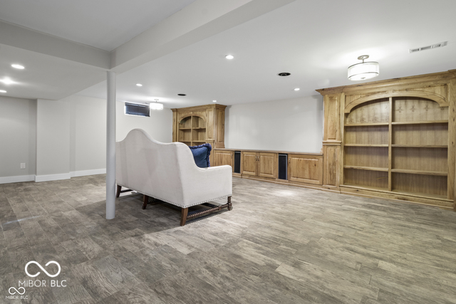 Zionsville, Indiana, 46077, United States, 4 Bedrooms Bedrooms, ,3 BathroomsBathrooms,Residential,For Sale,1942327