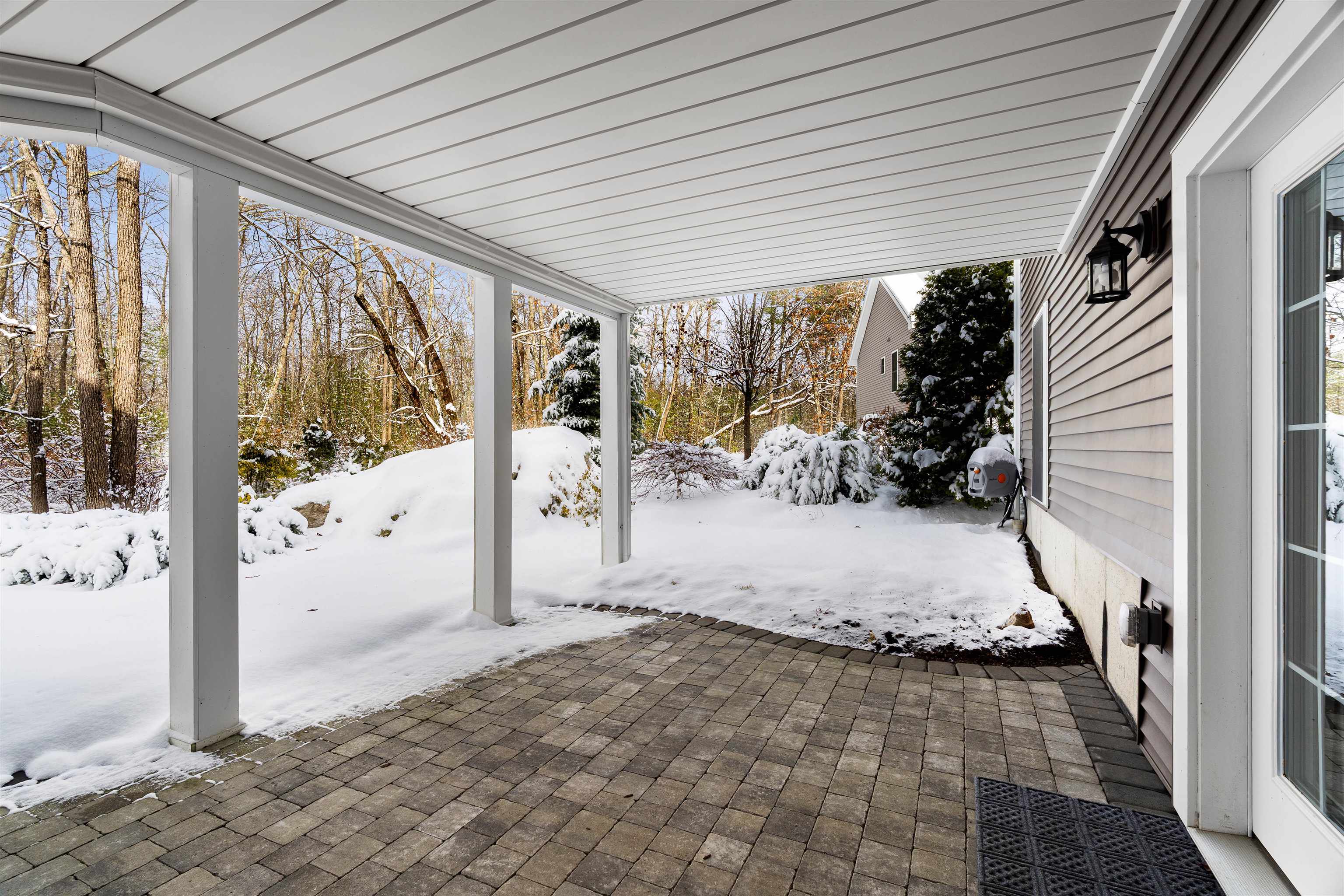 Manchester, New Hampshire, 03102, United States, 3 Bedrooms Bedrooms, ,3 BathroomsBathrooms,Residential,For Sale,2003193