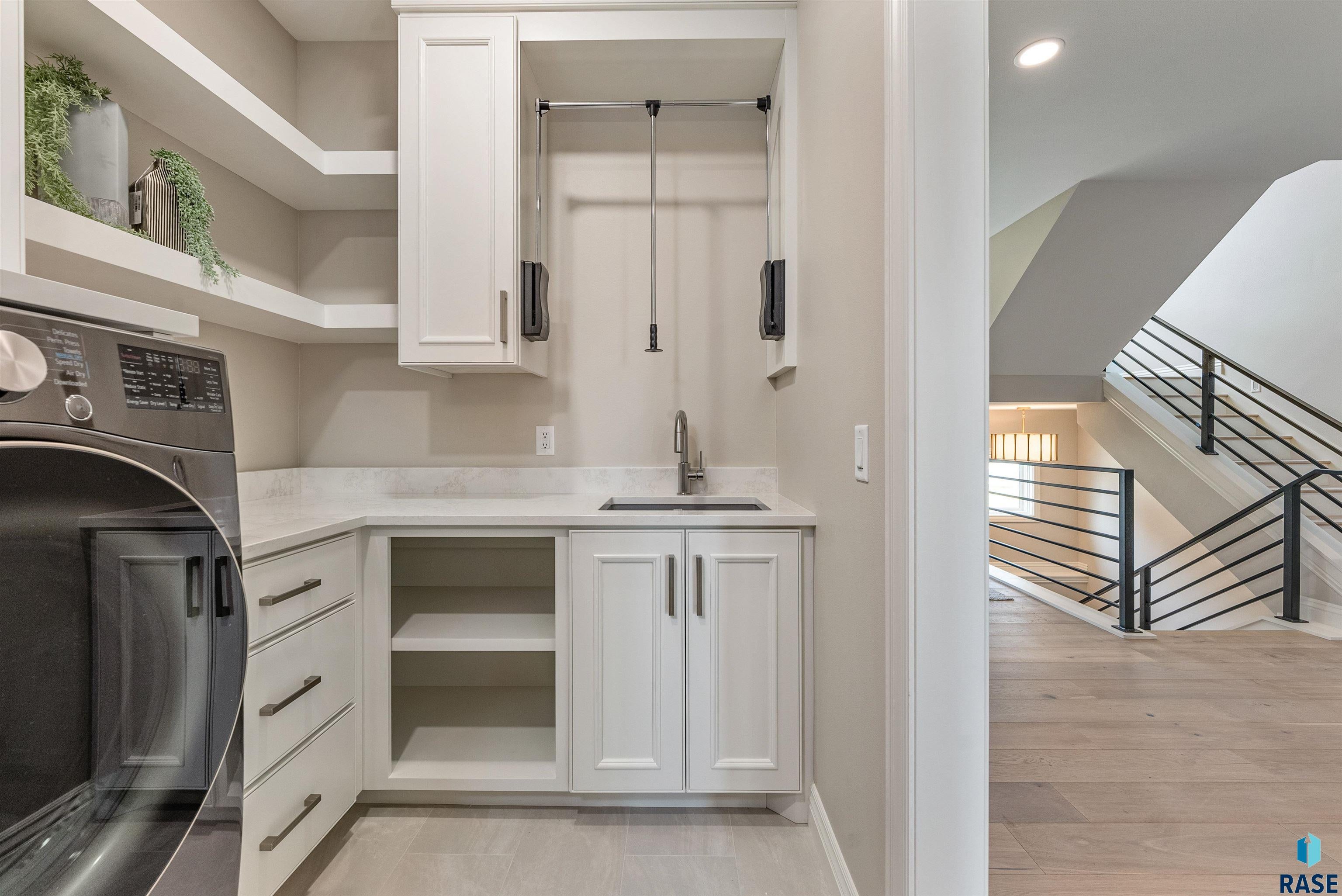 Sioux Falls, South Dakota, 57106, United States, ,Residential,For Sale,1986219