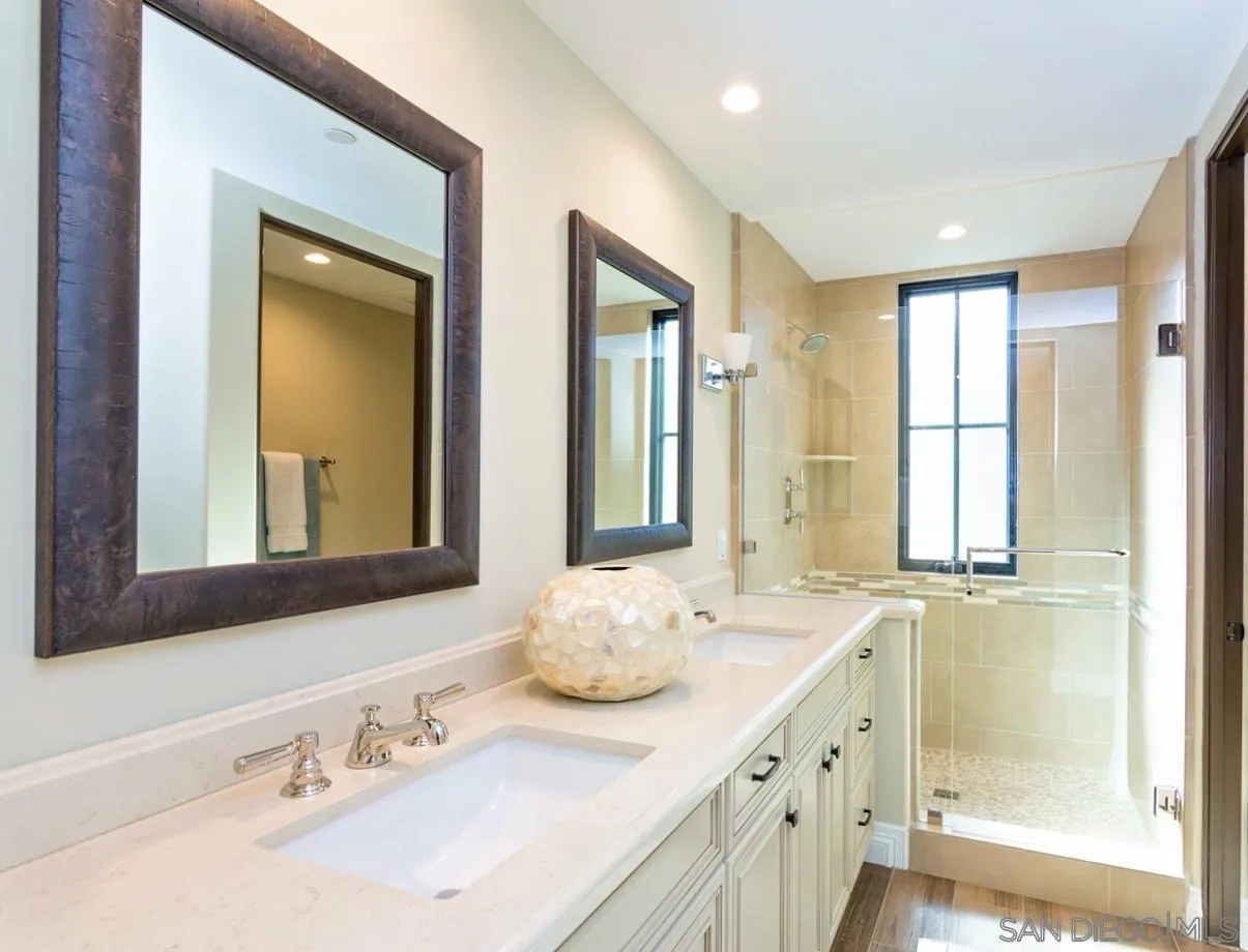La Jolla, California, 92037, United States, 3 Bedrooms Bedrooms, ,3 BathroomsBathrooms,Residential,For Sale,1856233