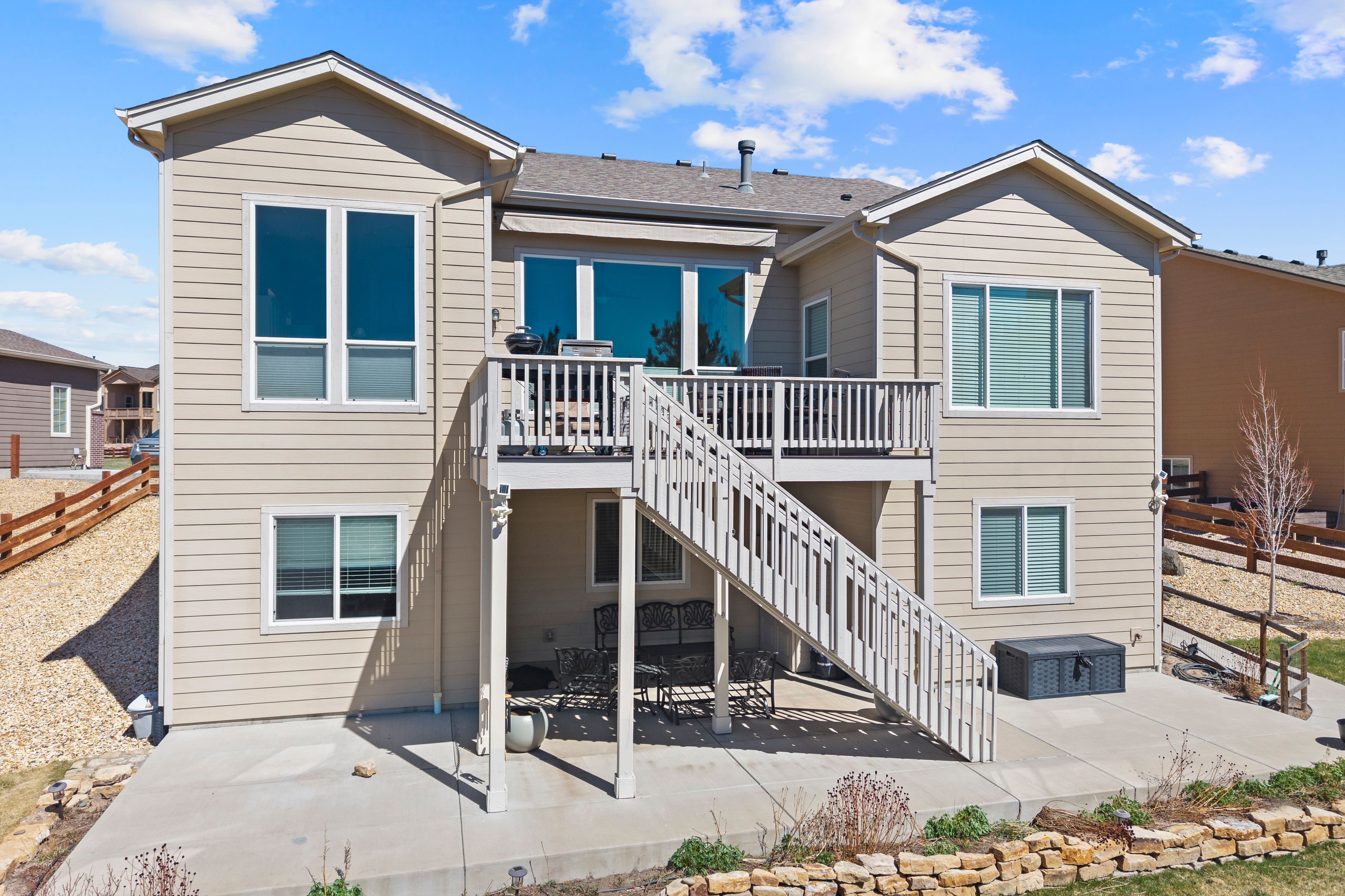  Open, Spacious, Upgraded, Walkout Rancher is Meticulous and with Views - 物件實景