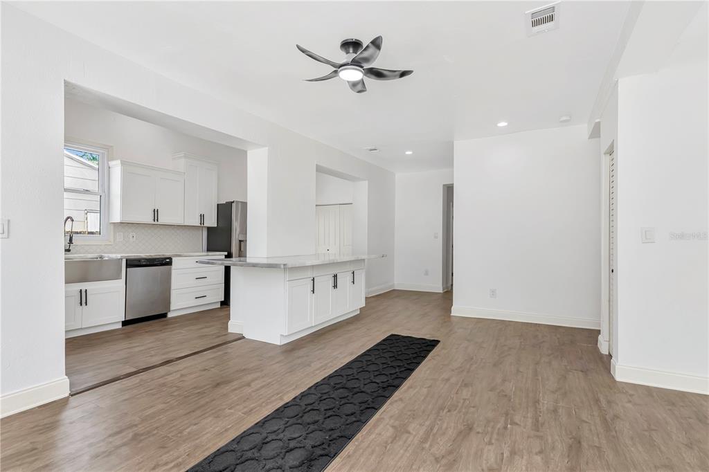 St Petersburg, Florida, 33713, United States, 4 Bedrooms Bedrooms, ,3 BathroomsBathrooms,Residential,For Sale,1932067
