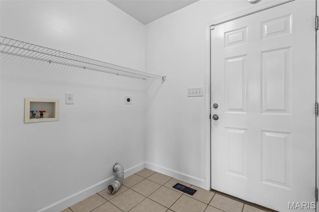 Festus, Missouri, 63028, United States, 4 Bedrooms Bedrooms, ,4 BathroomsBathrooms,Residential,For Sale,1954677