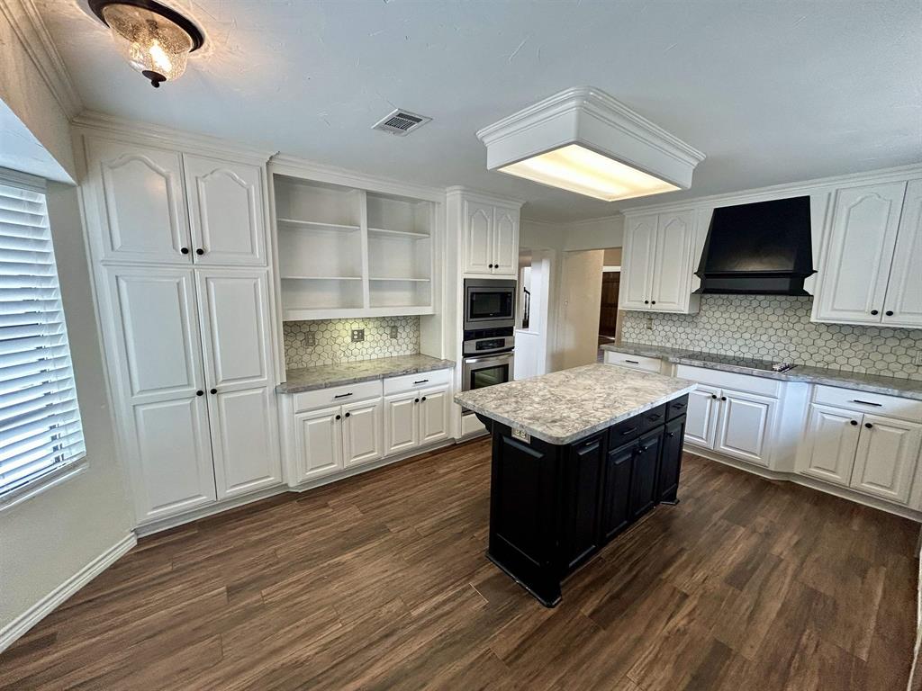 Port Neches, Texas, 77651, United States, 4 Bedrooms Bedrooms, ,4 BathroomsBathrooms,Residential,For Sale,1919947