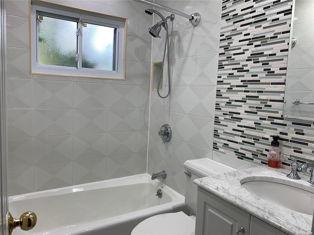 Plainview, New York, 11803, United States, 3 Bedrooms Bedrooms, ,2 BathroomsBathrooms,Residential,For Sale,1751555