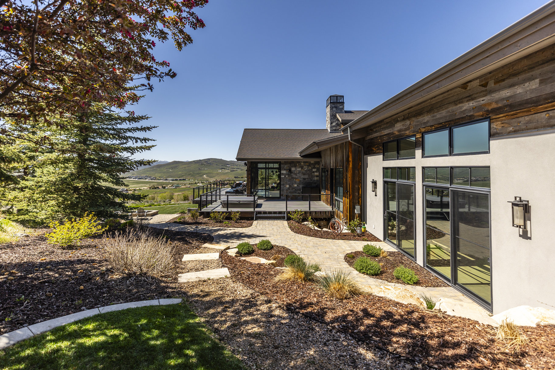  Framed by Panoramic Mountain Views with Access to Round Valley