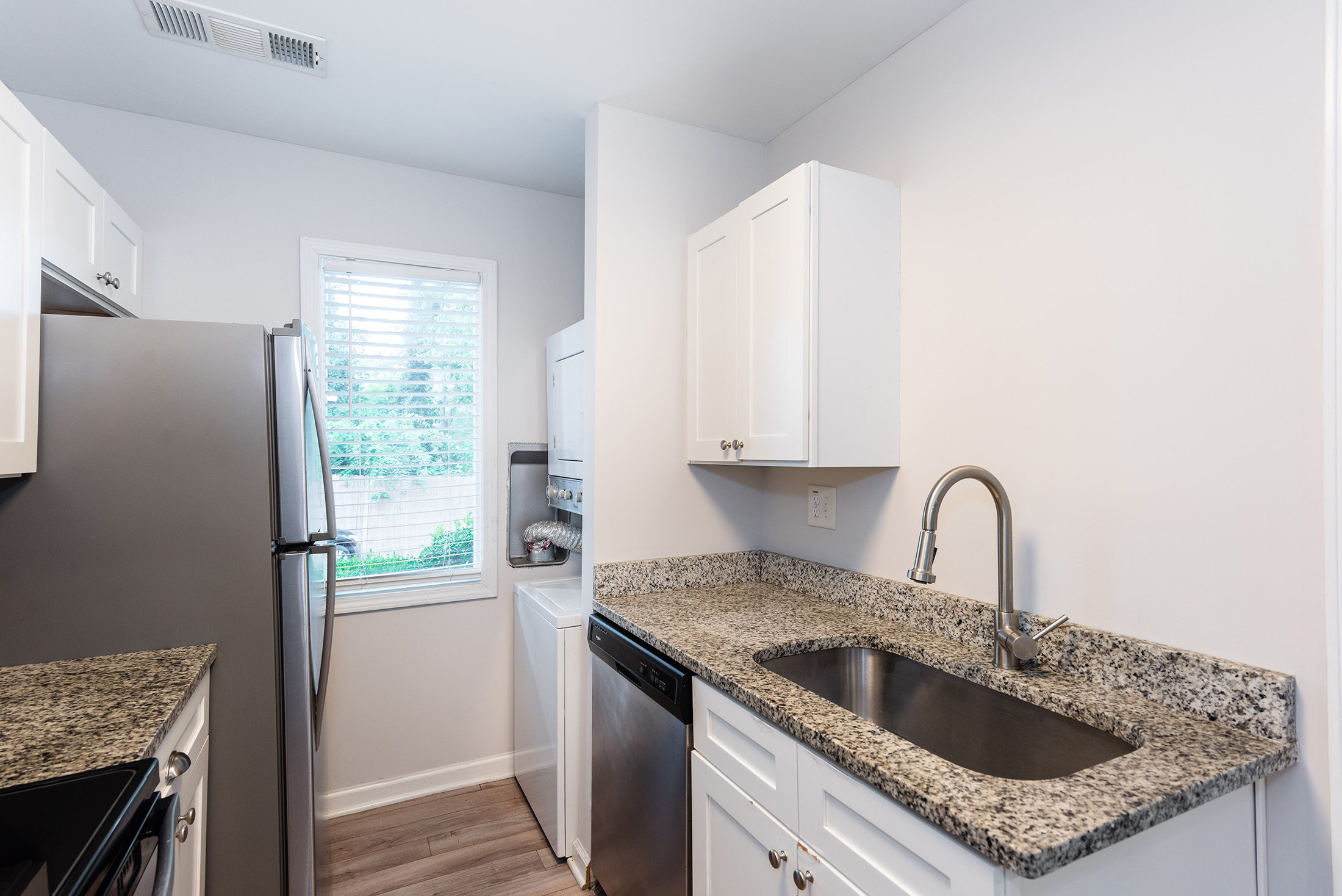  Fully Renovated Townhome with No HOA - 物件實景
