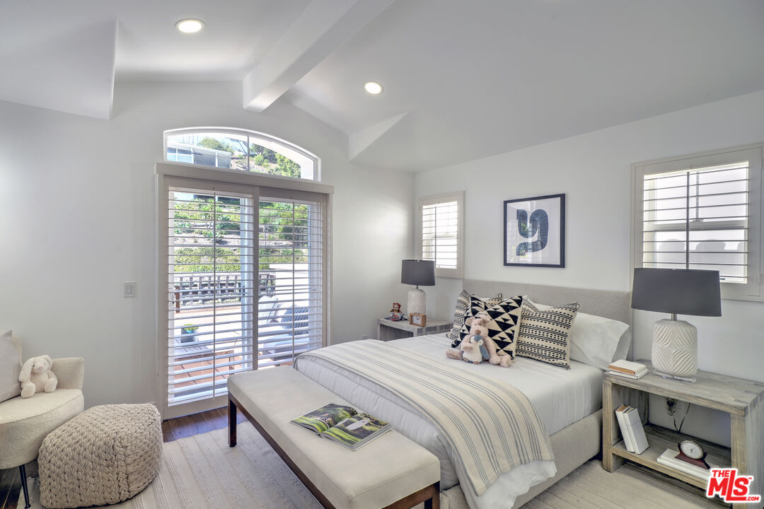 Malibu, California, 90265, United States, 2 Bedrooms Bedrooms, ,3 BathroomsBathrooms,Residential,For Sale,1902662