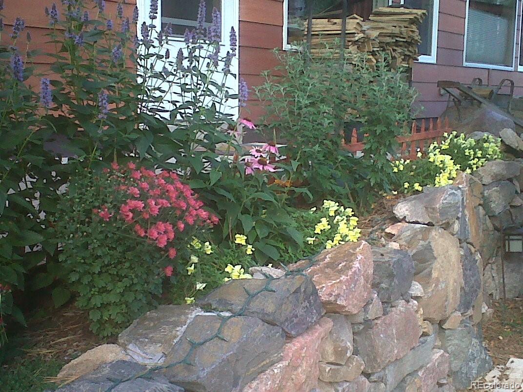 Littleton, Colorado, 80127, United States, 3 Bedrooms Bedrooms, ,2 BathroomsBathrooms,Residential,For Sale,1846692