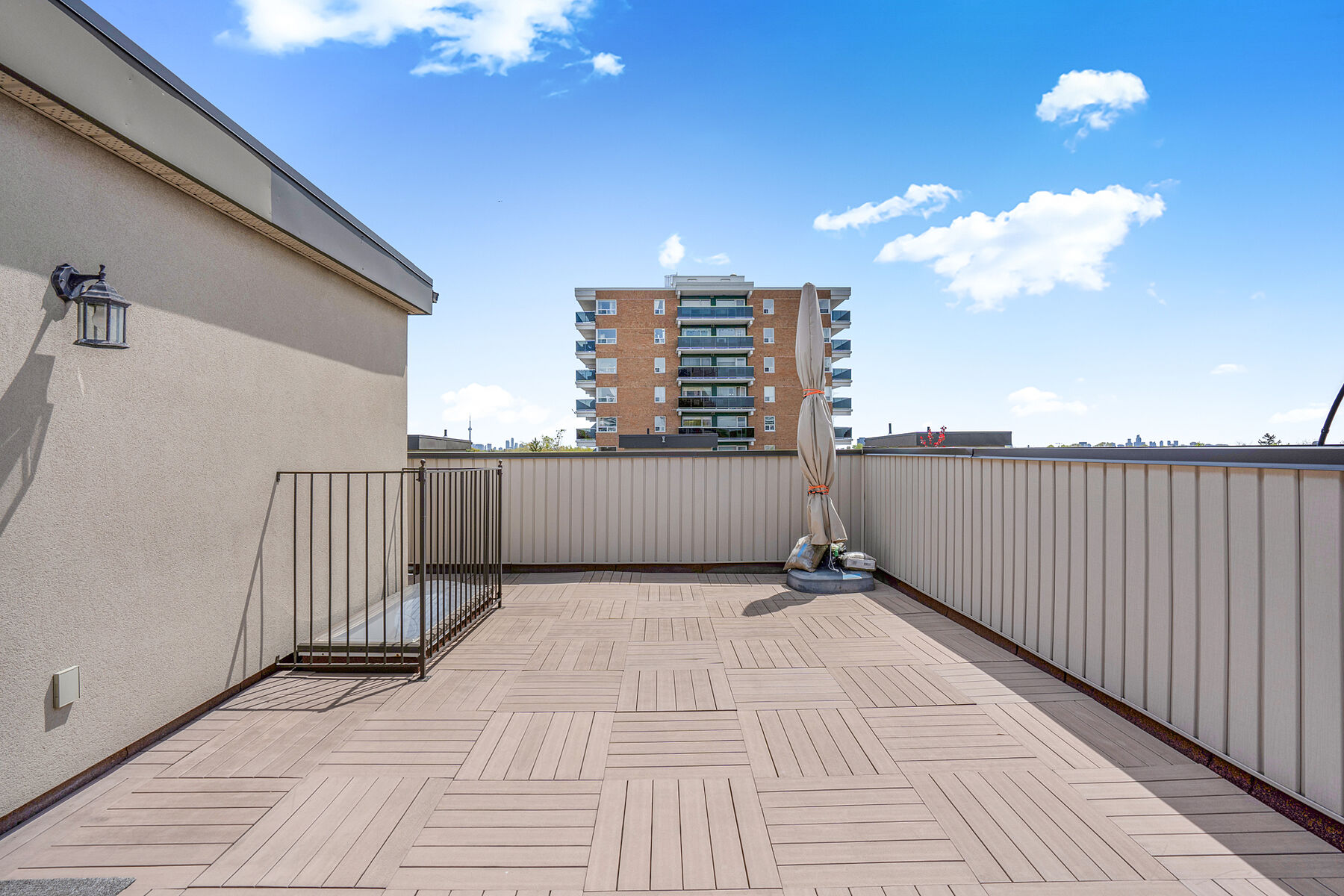  Rare Forest Hill Townhome - 物件實景